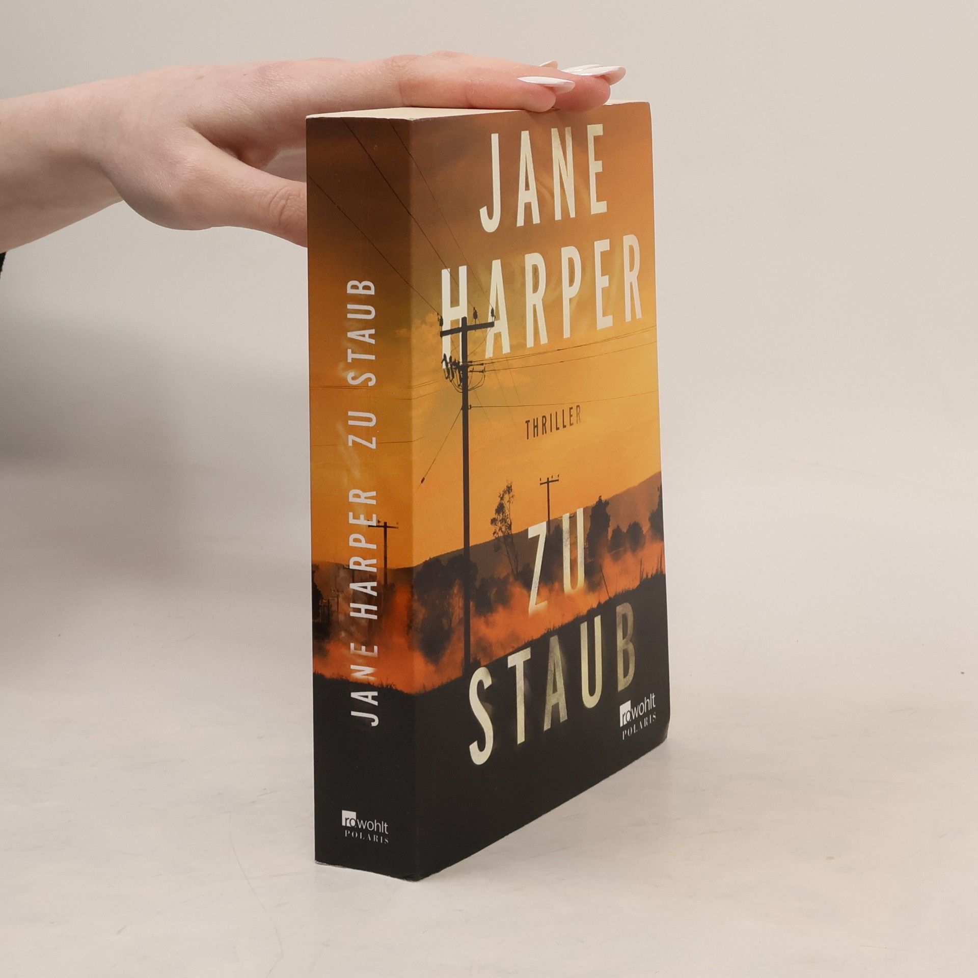 Jane Harper Zu Staub