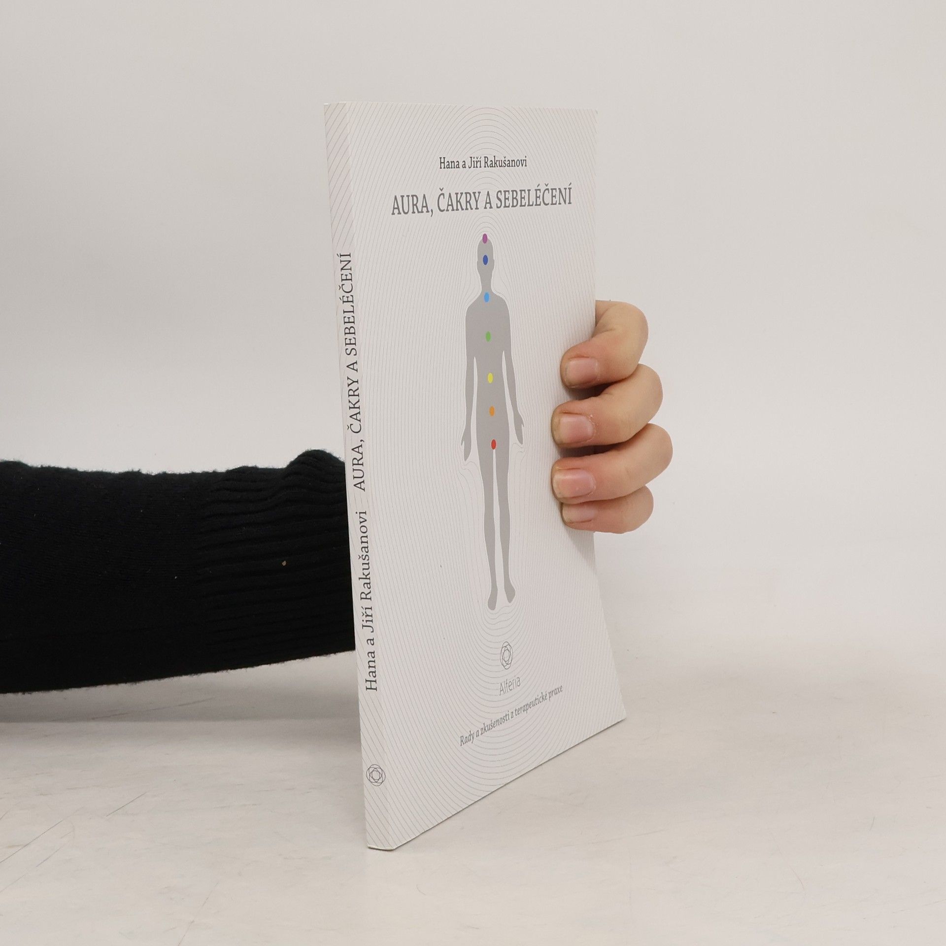 Hana Rakušanová Aura, čakry a sebeléčení : rady a zkušenosti z terapeutické praxe