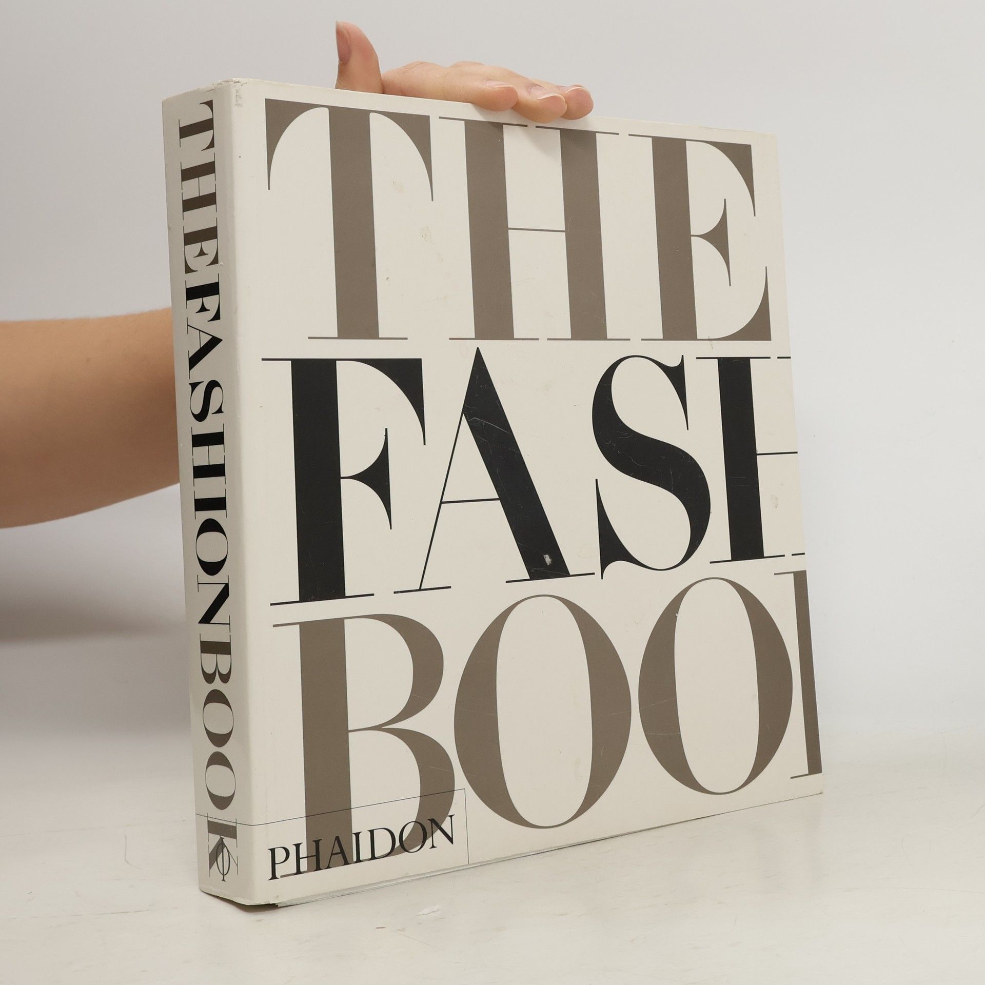 Angela Buttolph The fashion book