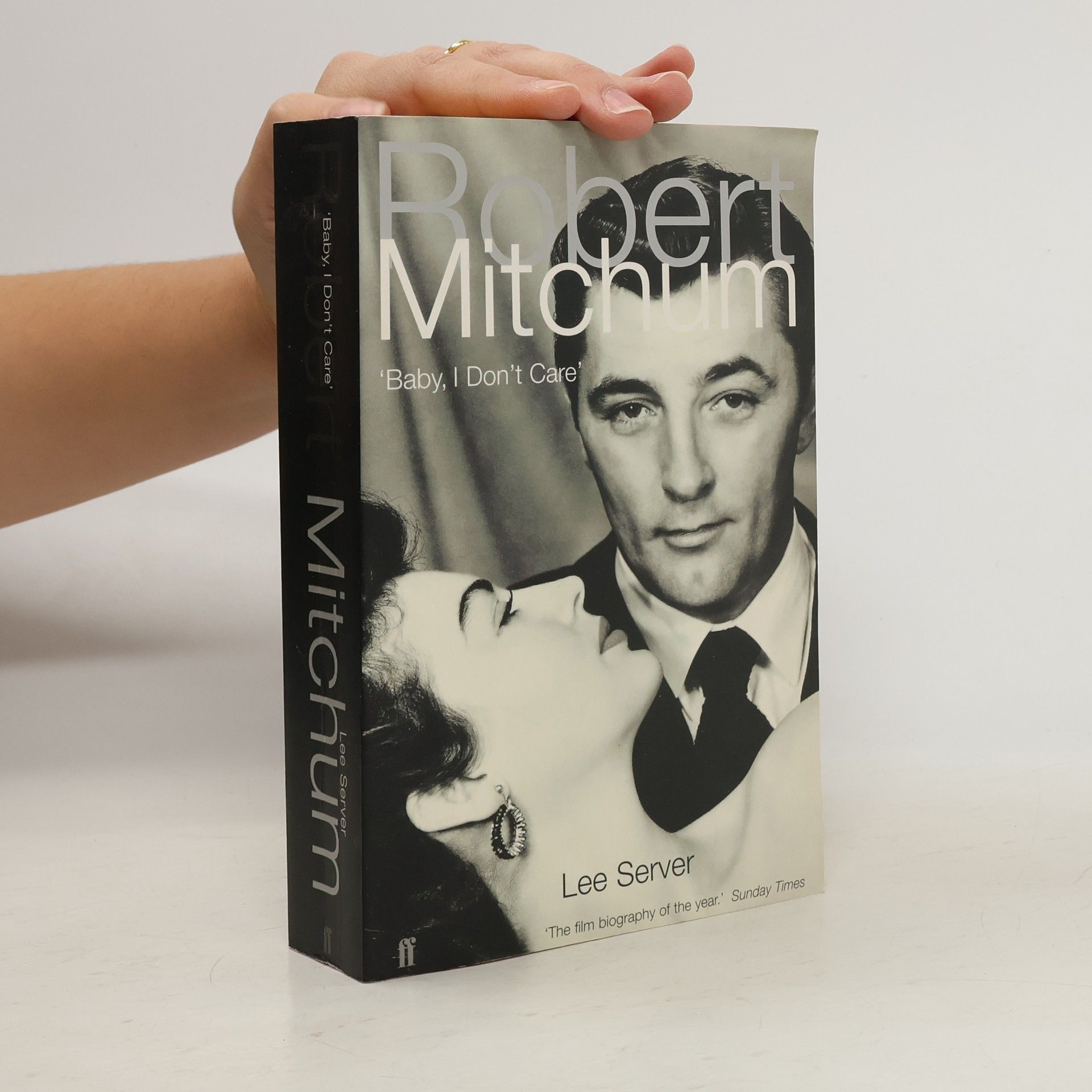 Lee Server Robert Mitchum. "Baby, I don't care"