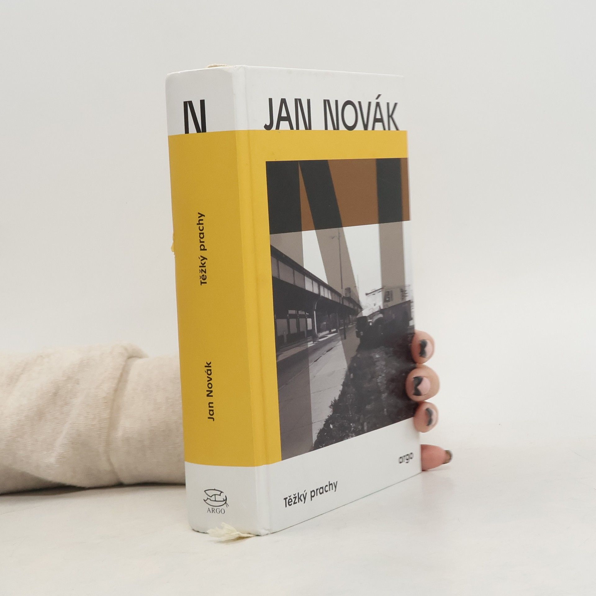 Adam Novák Těžký prachy