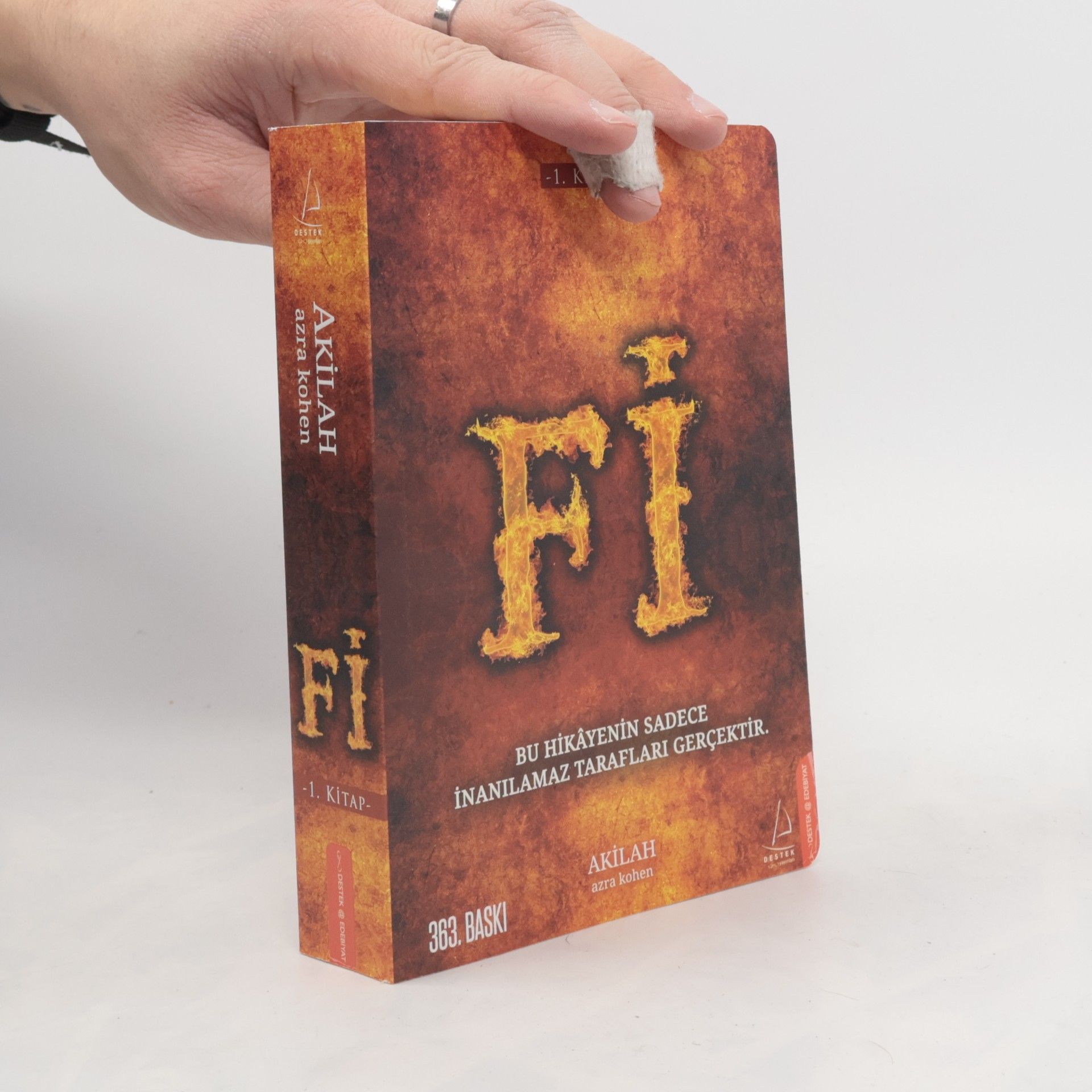 Akilah Azra Kohen Fi