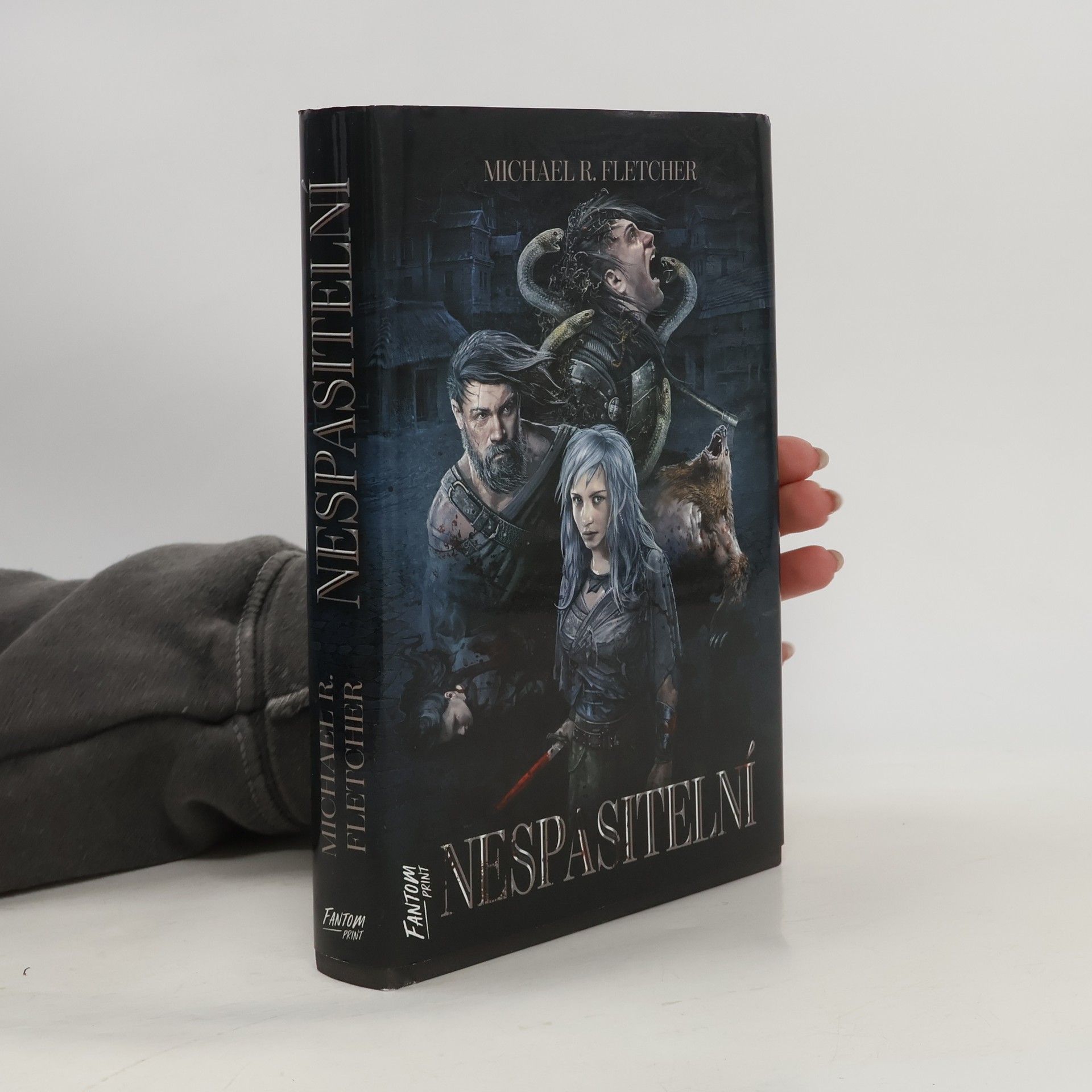 Michael R. Fletcher Nespasitelní