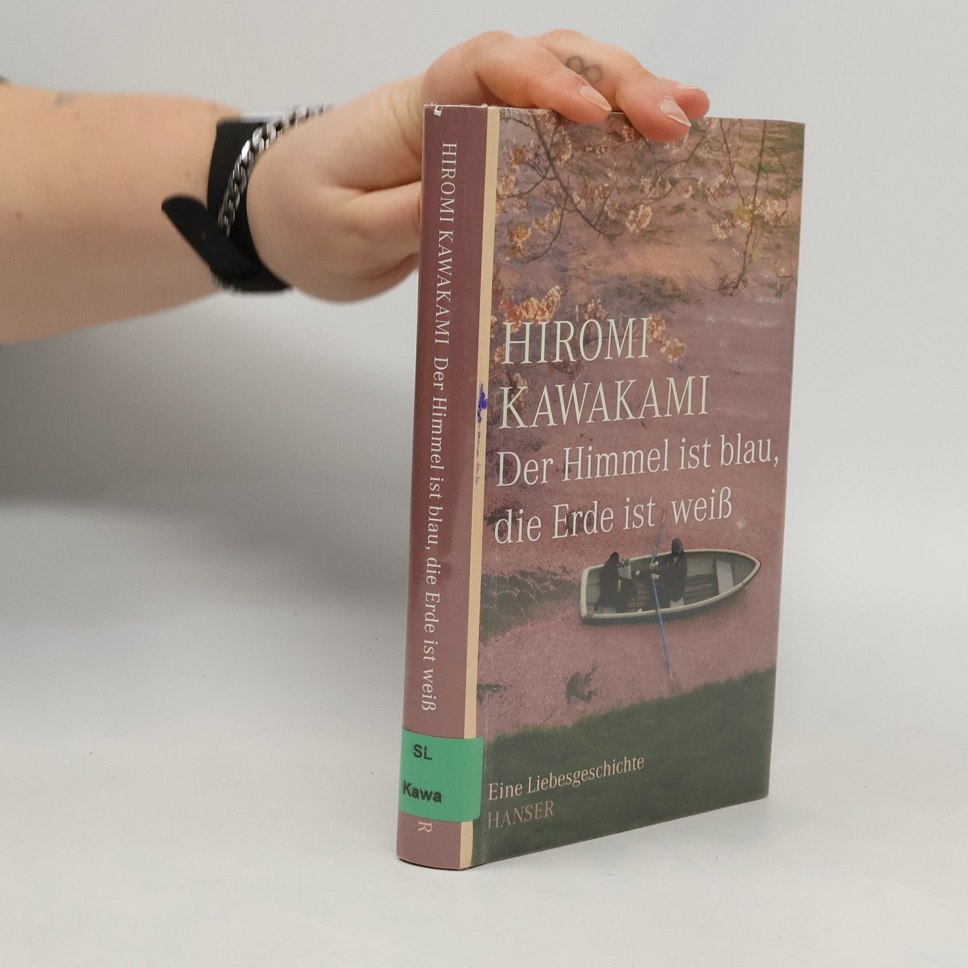 Der Himmel ist blau, die Erde ist weiß