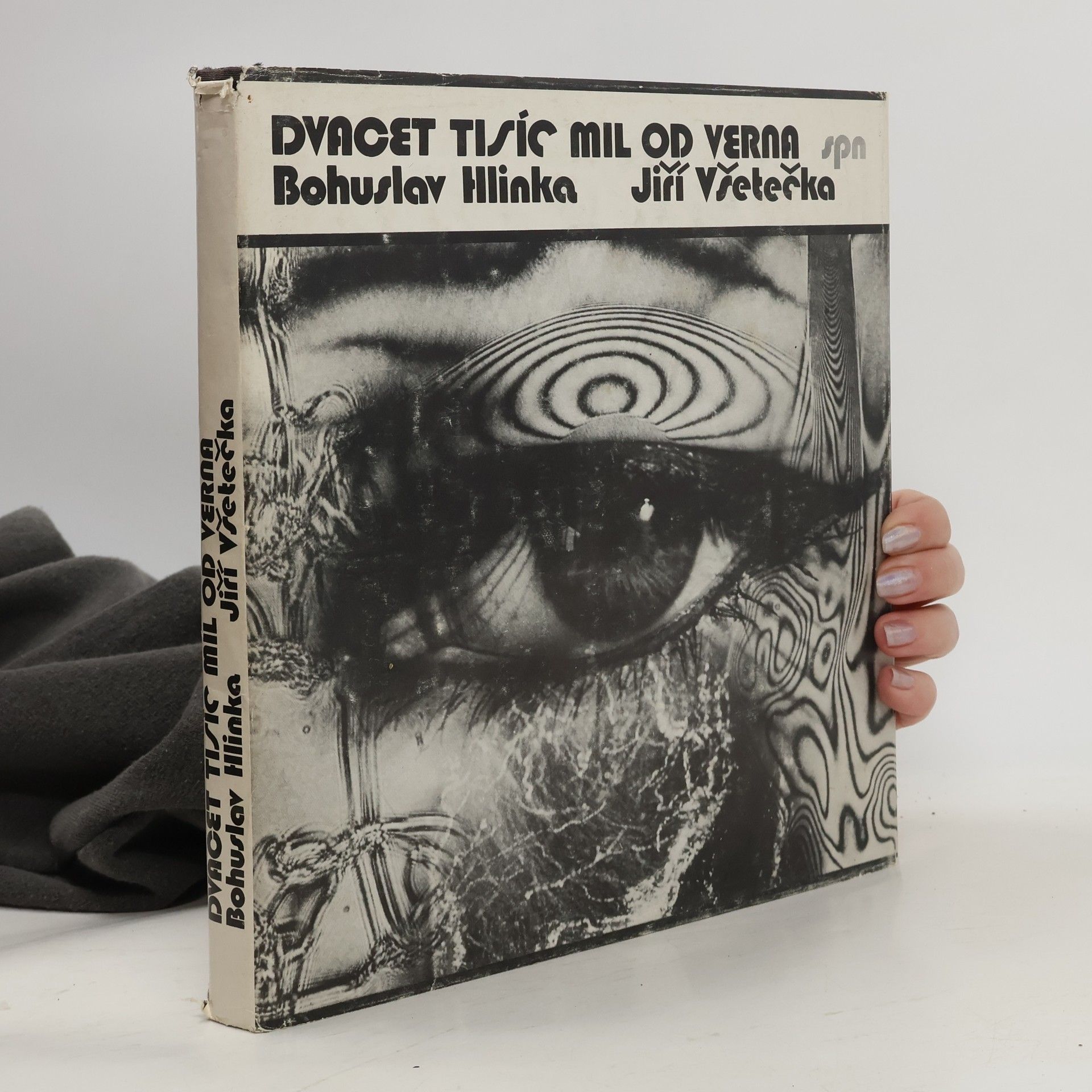 Dvacet tisíc mil od Verna