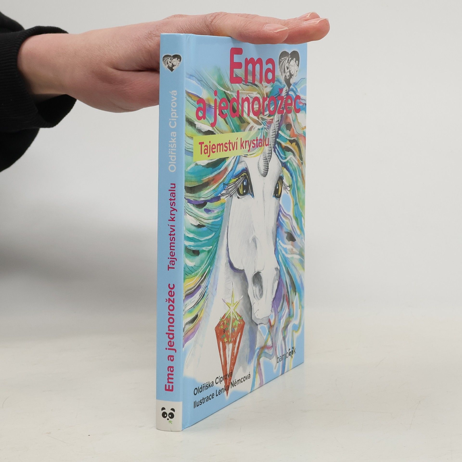 Ema a jednorožec. Tajemství krystalu