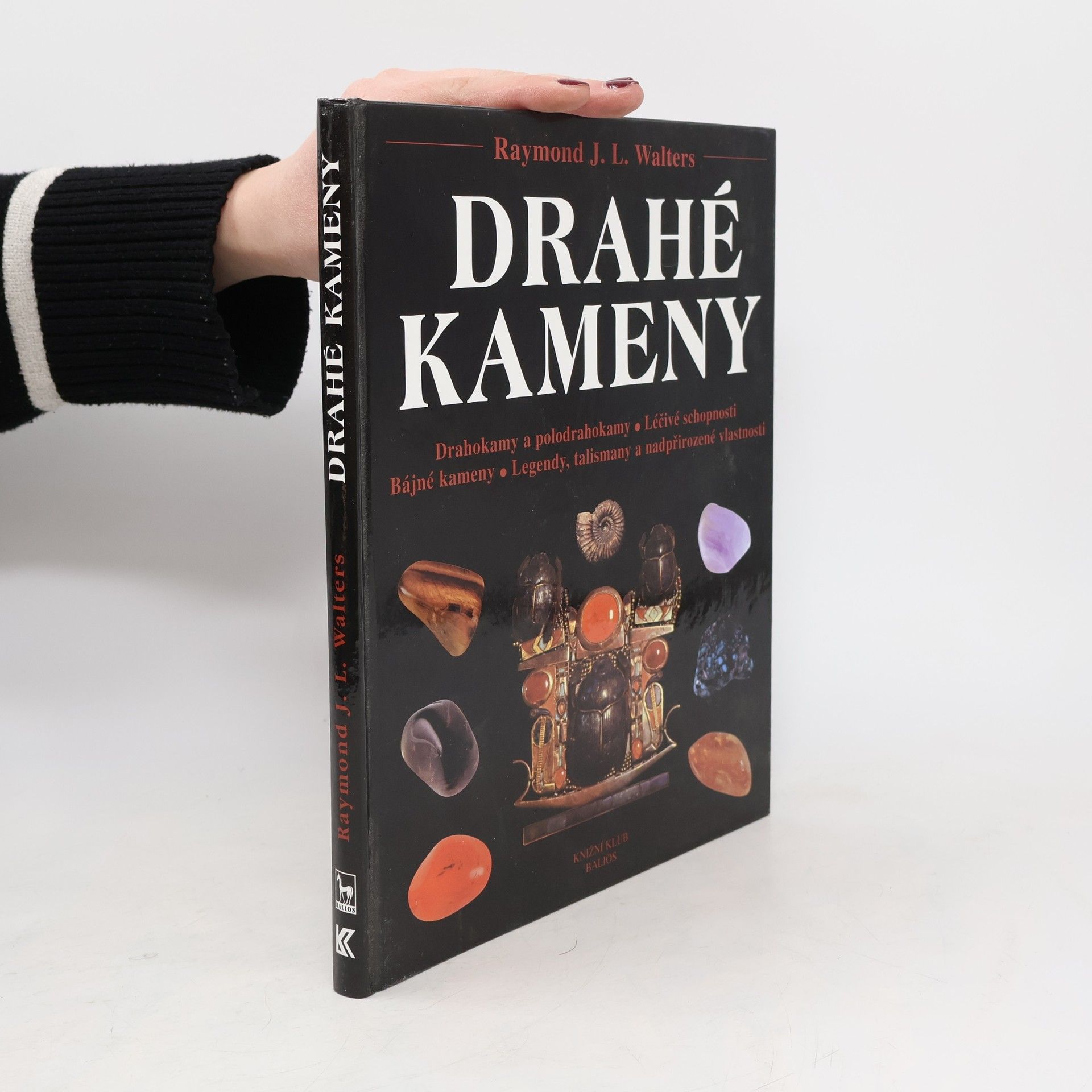 Raymond J. L. Walters Drahé kameny