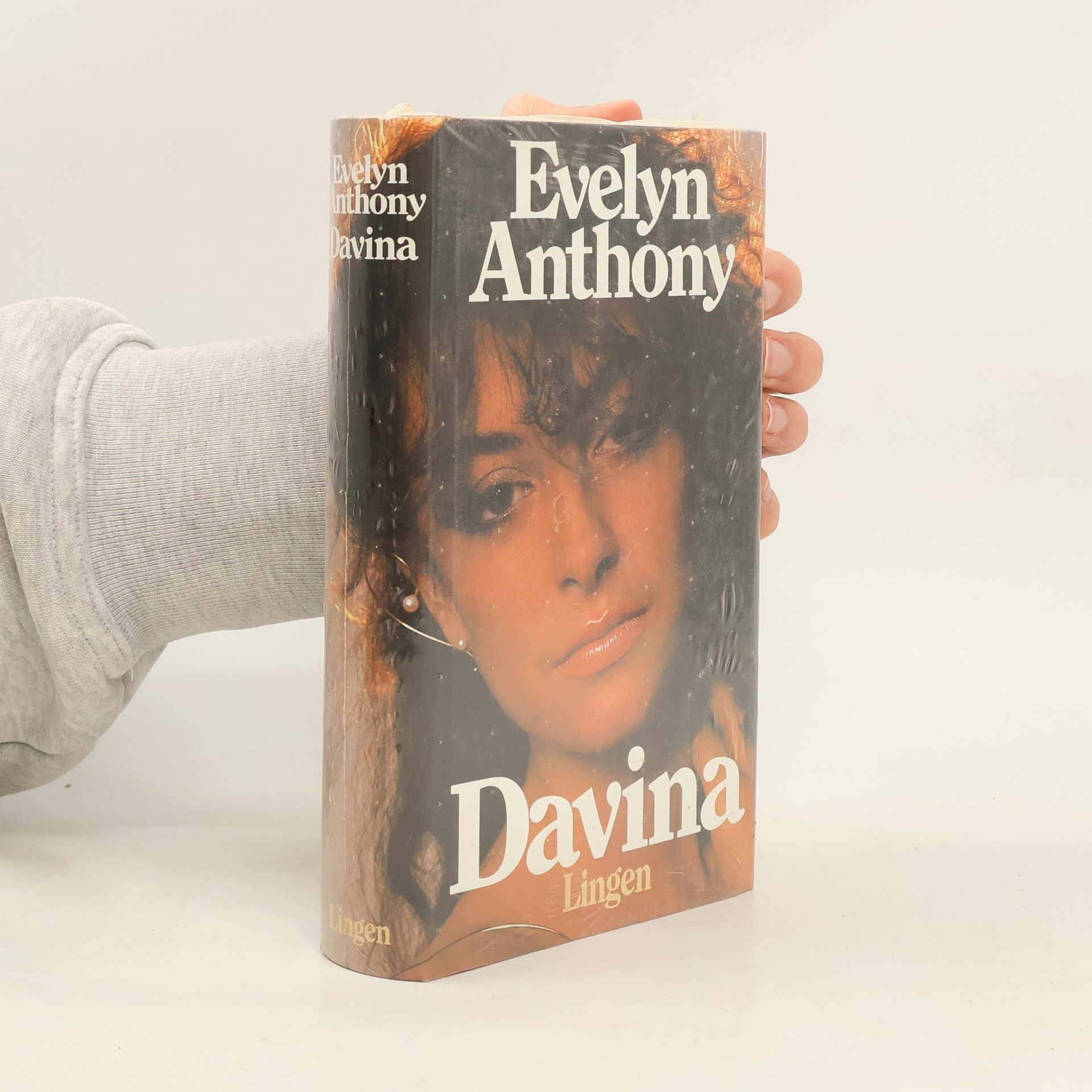 Evelyn Anthony Davina
