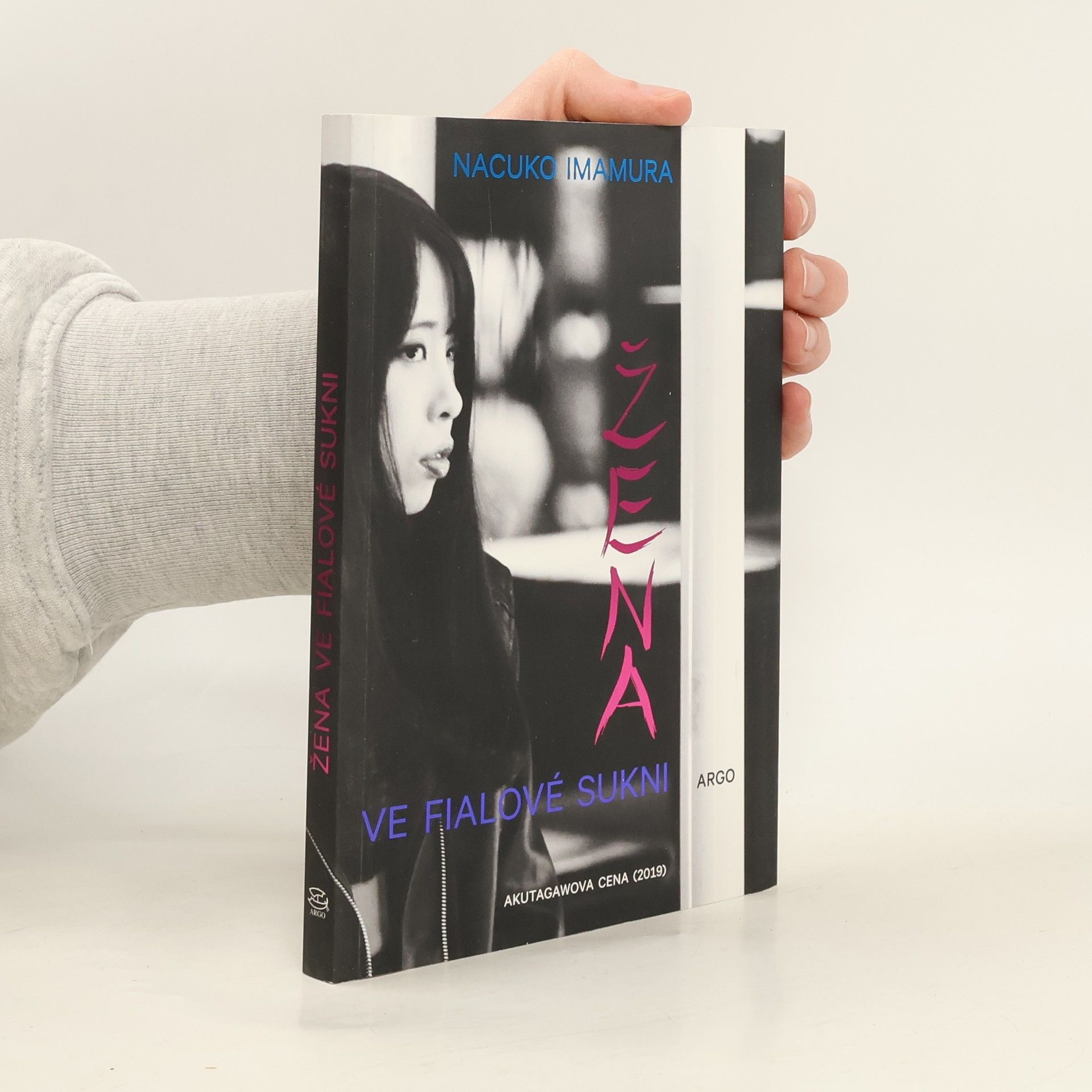 Natsuko Imamura Žena ve fialové sukni