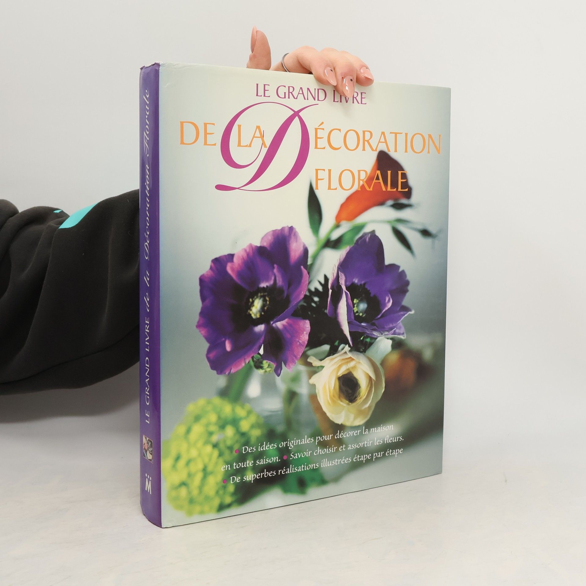 Décoration florale grand livre de la