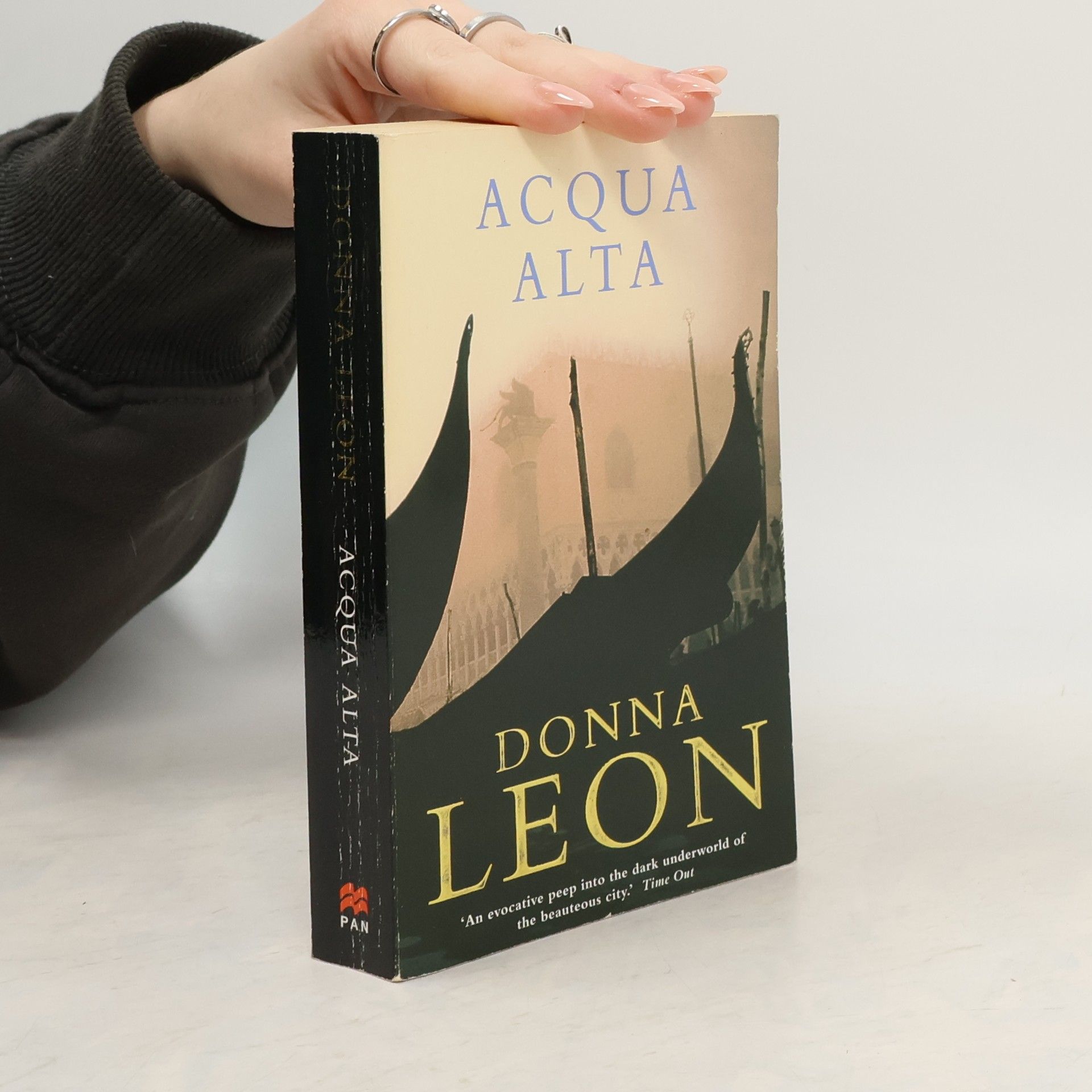 Donna Leon Acqua Alta