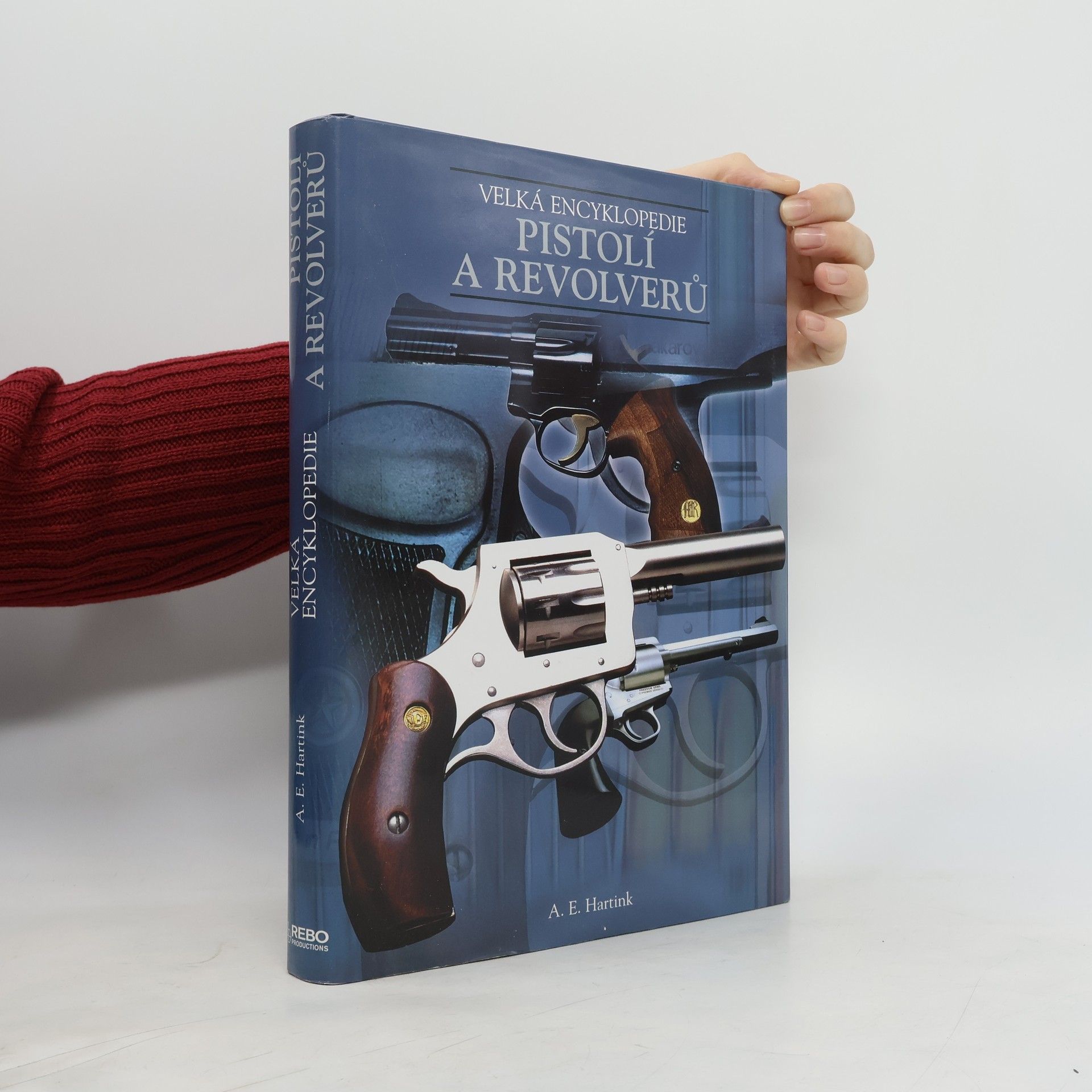 A. E. Hartink Velká encyklopedie pistolí a revolverů