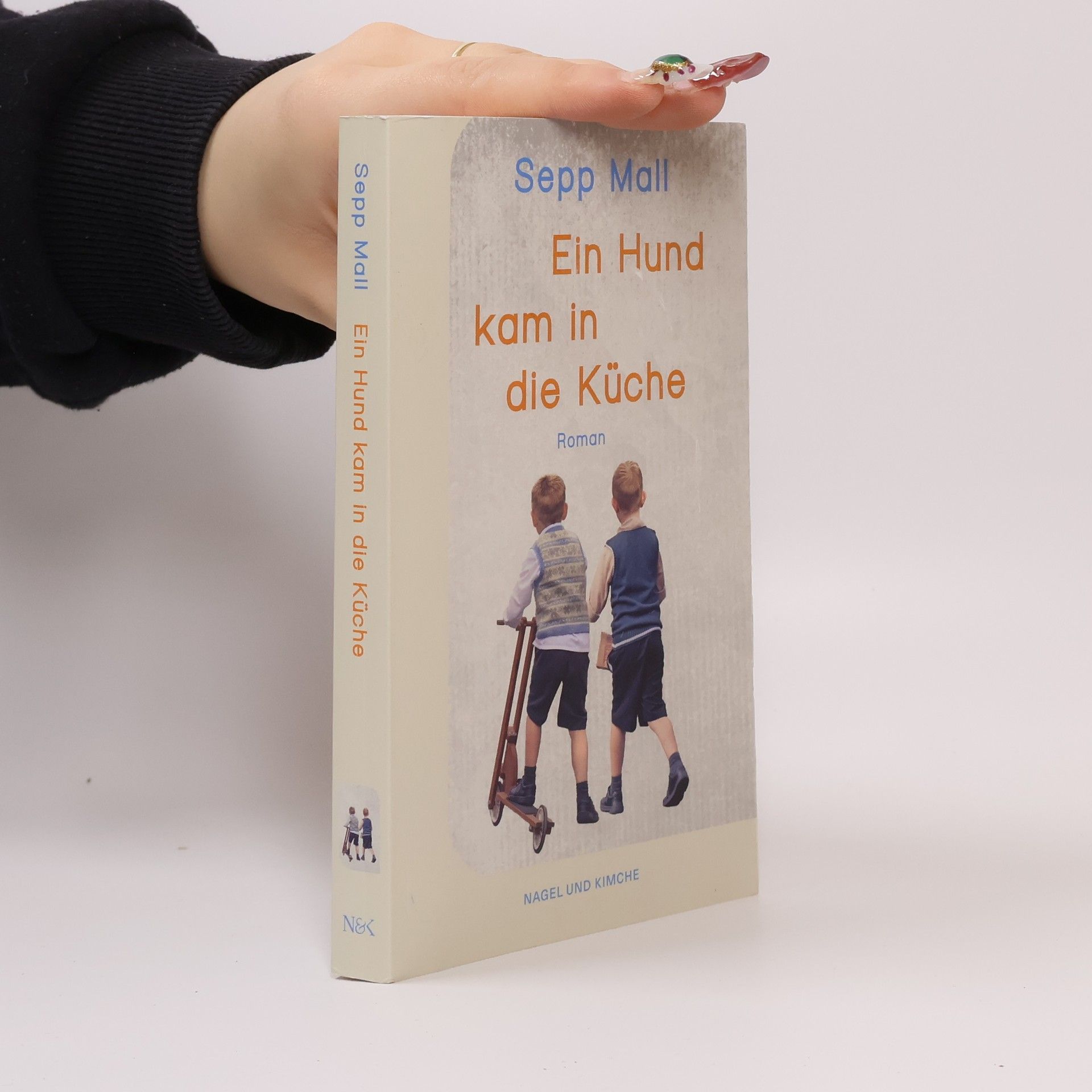 Sepp Mall Ein Hund kam in die Küche