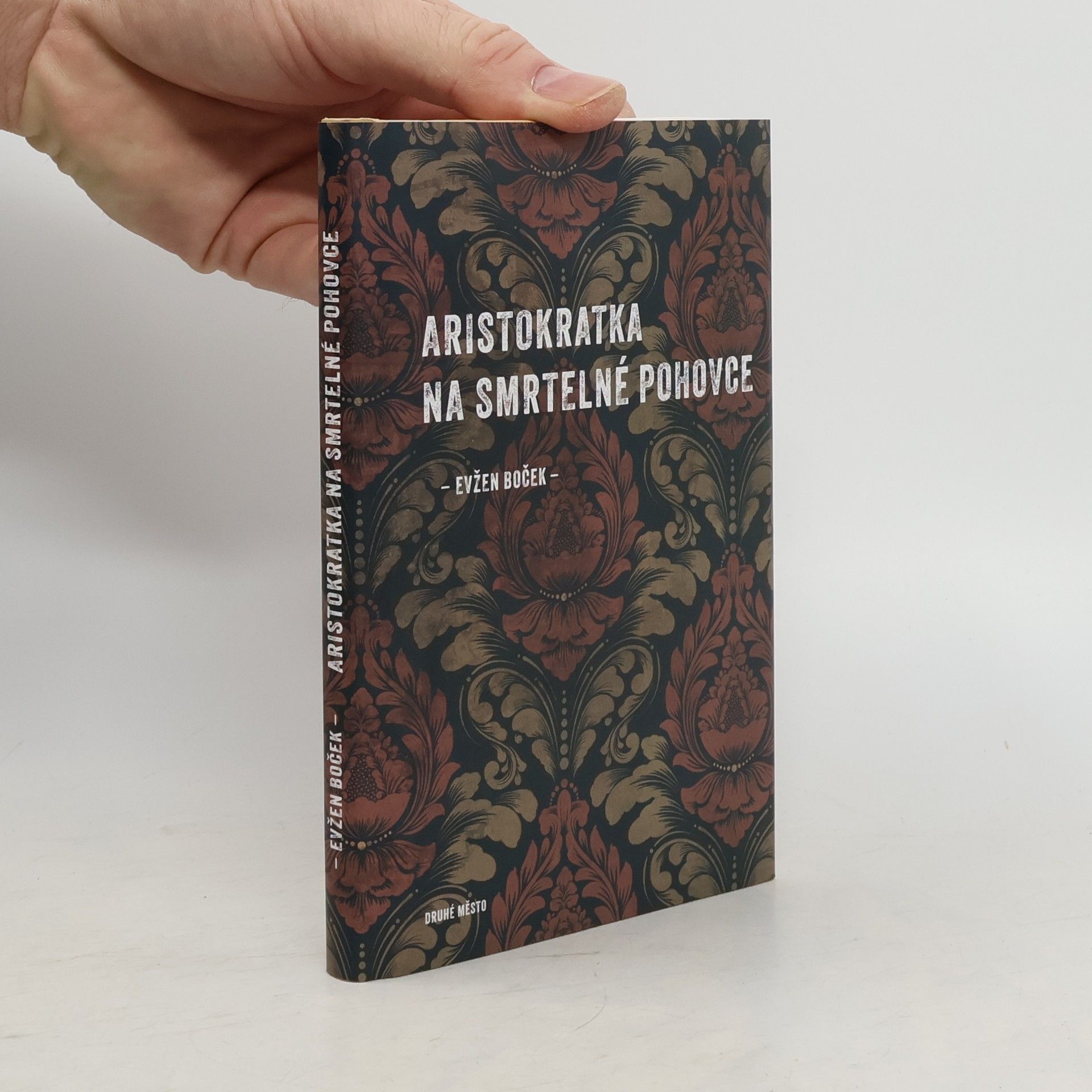 Aristokratka na smrtelné pohovce