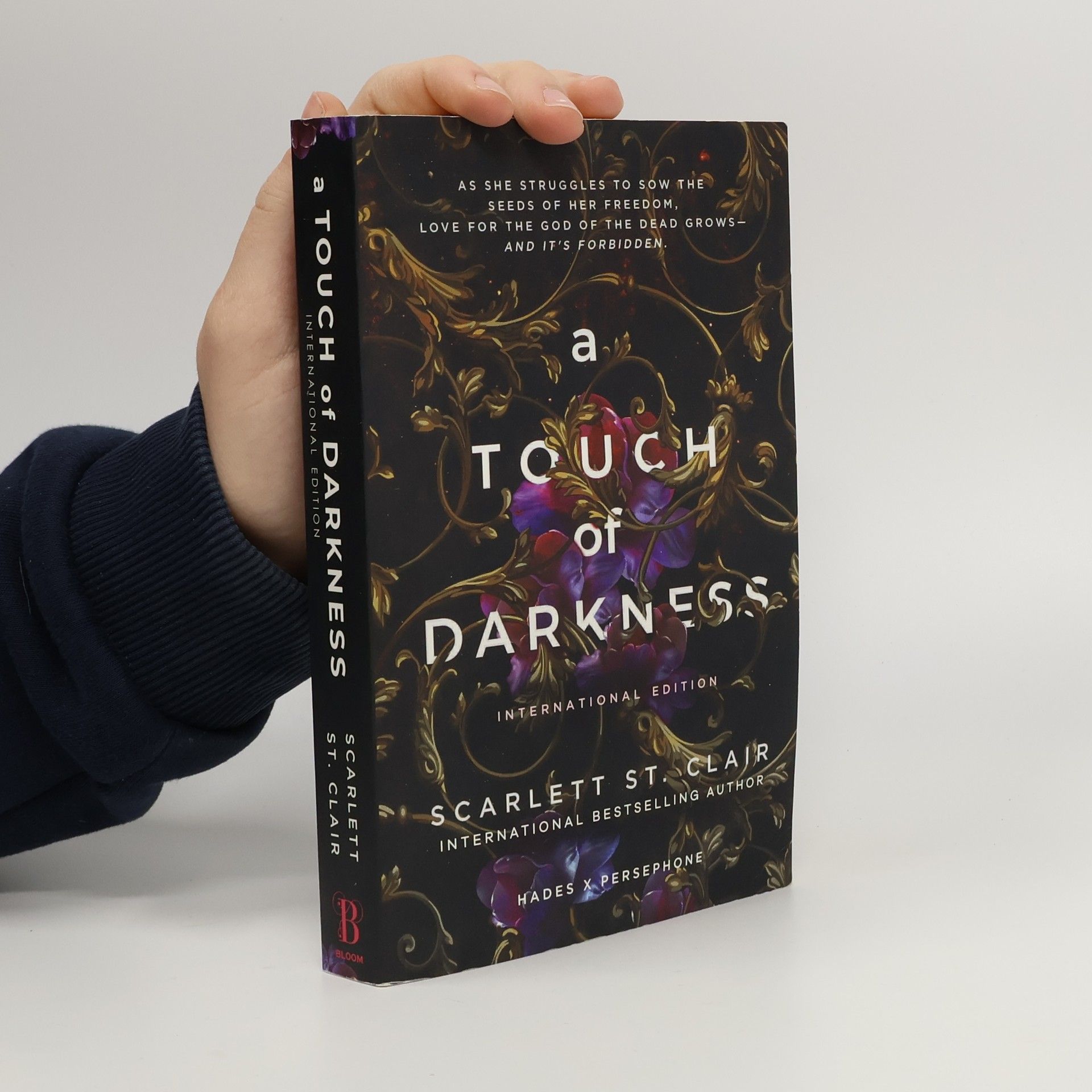 Scarlett St. Clair A Touch of Darkness