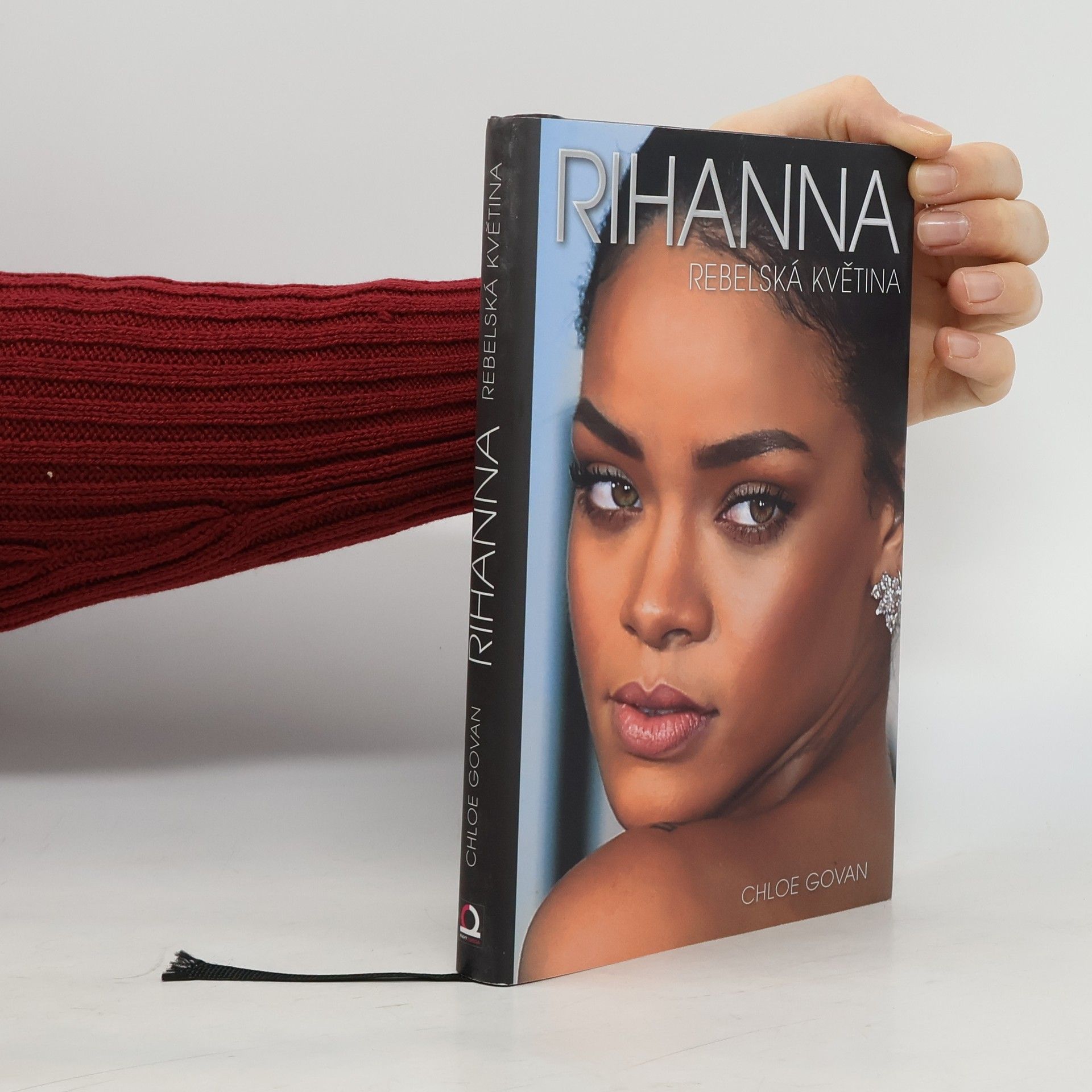 Chloe Govan Rihanna. Rebelská květina