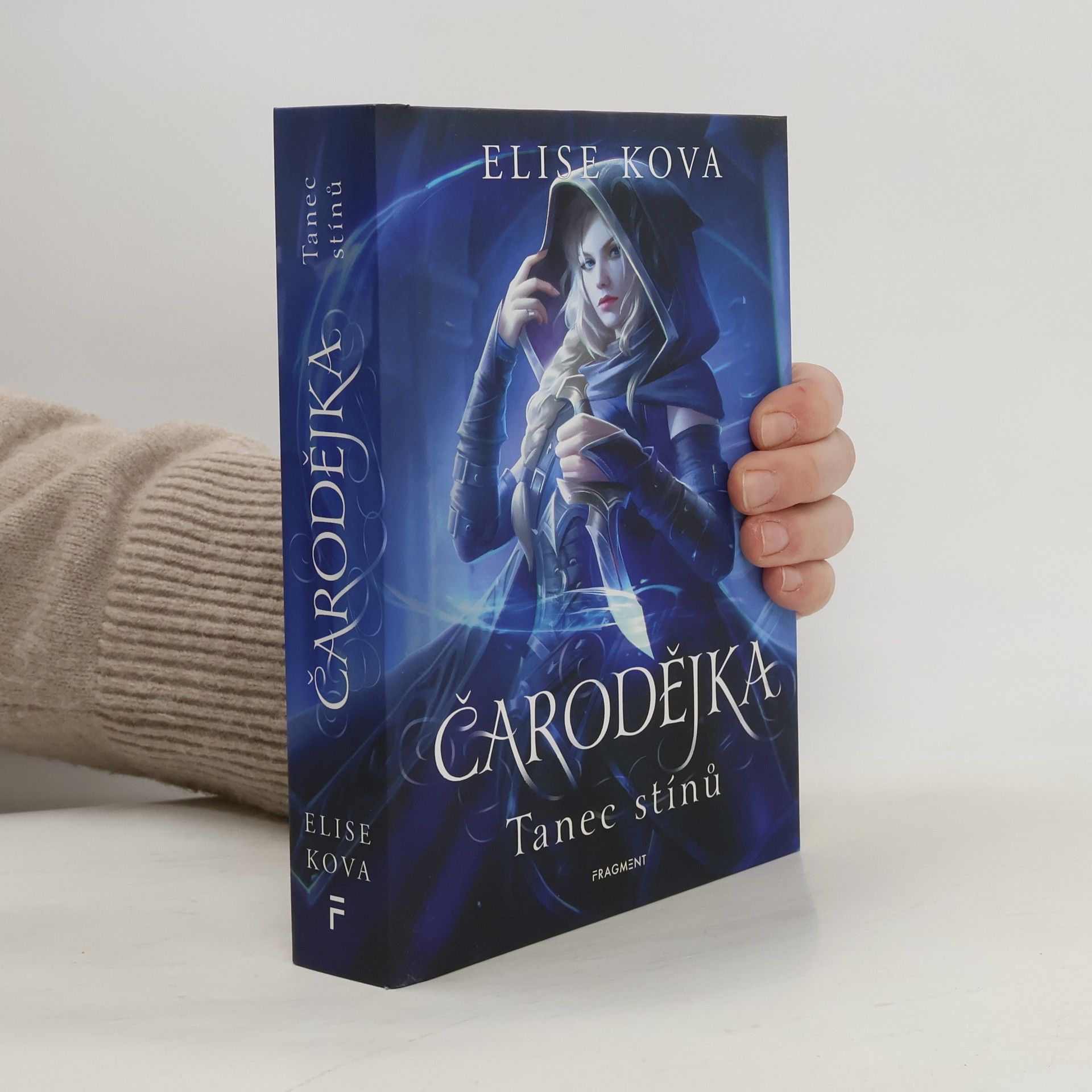 Elise Kova Čarodějka. Tanec stínů