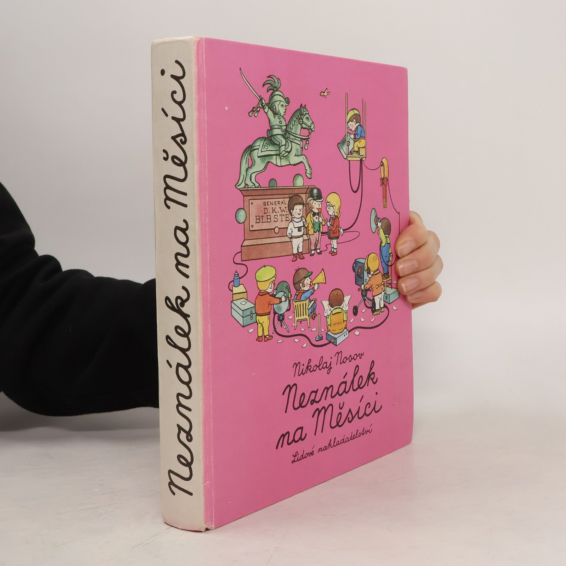 Nikolay Nosov Neználek na Měsíci