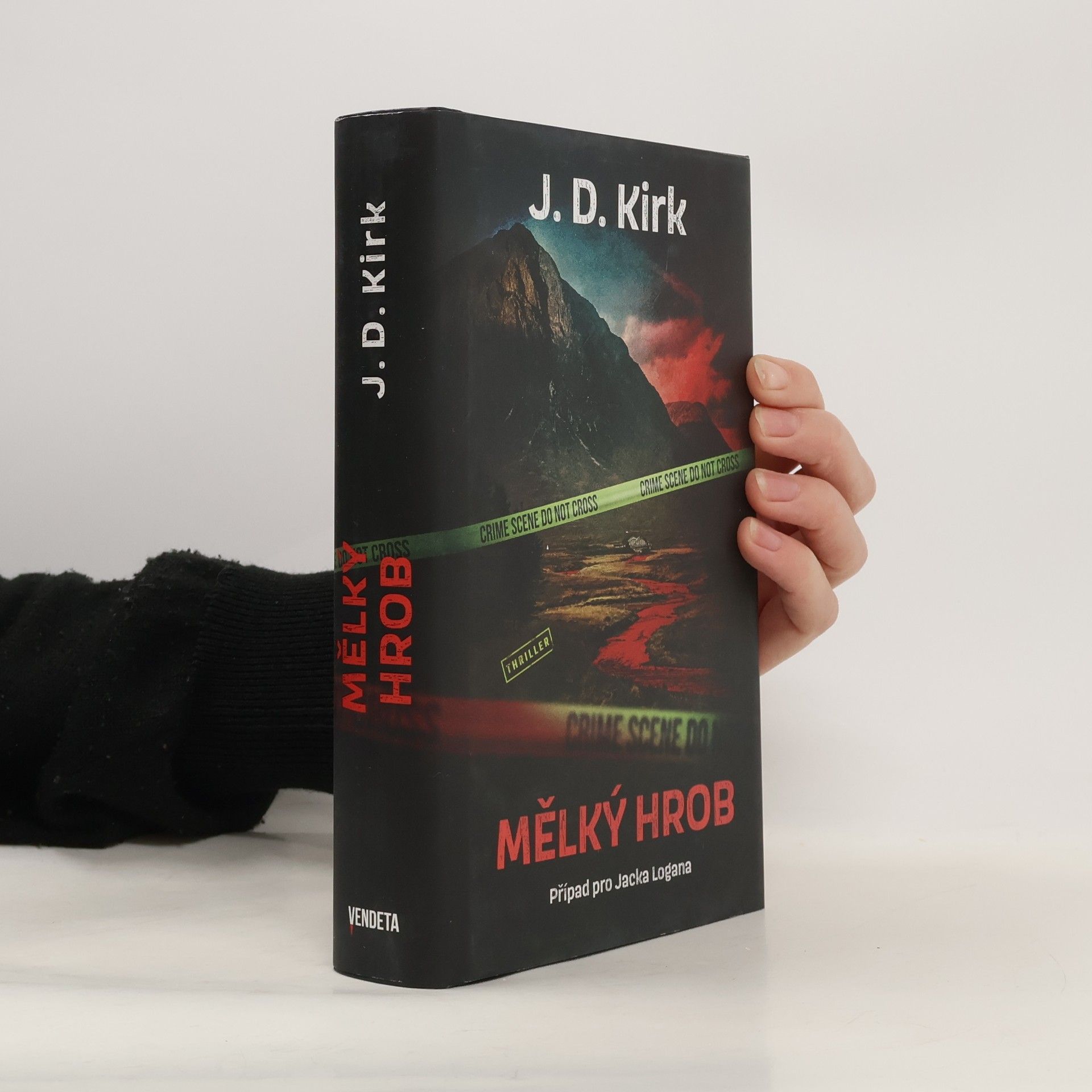 Barry Hutchison Mělký hrob