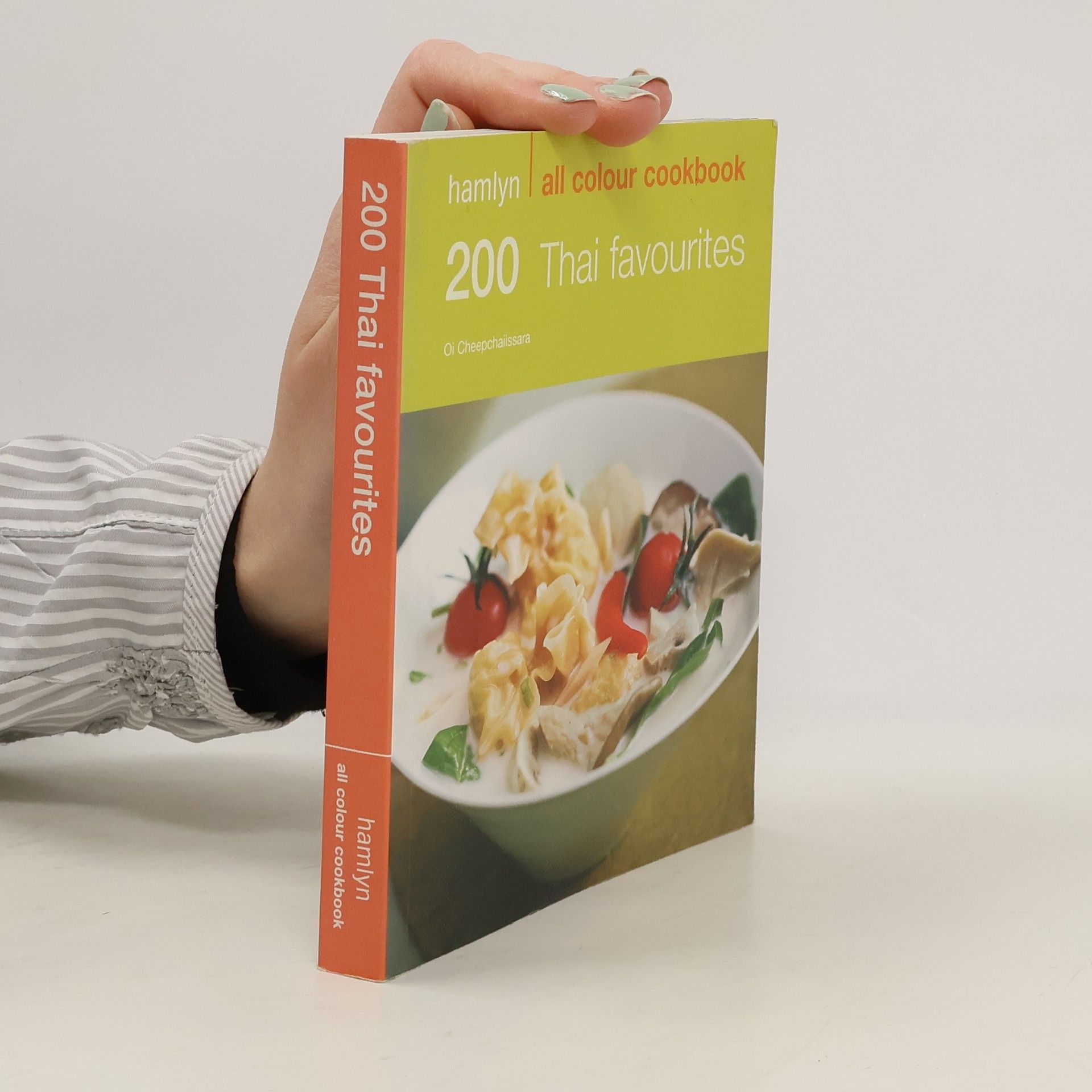 Oi Cheepchaiissara 200 Thai favourites