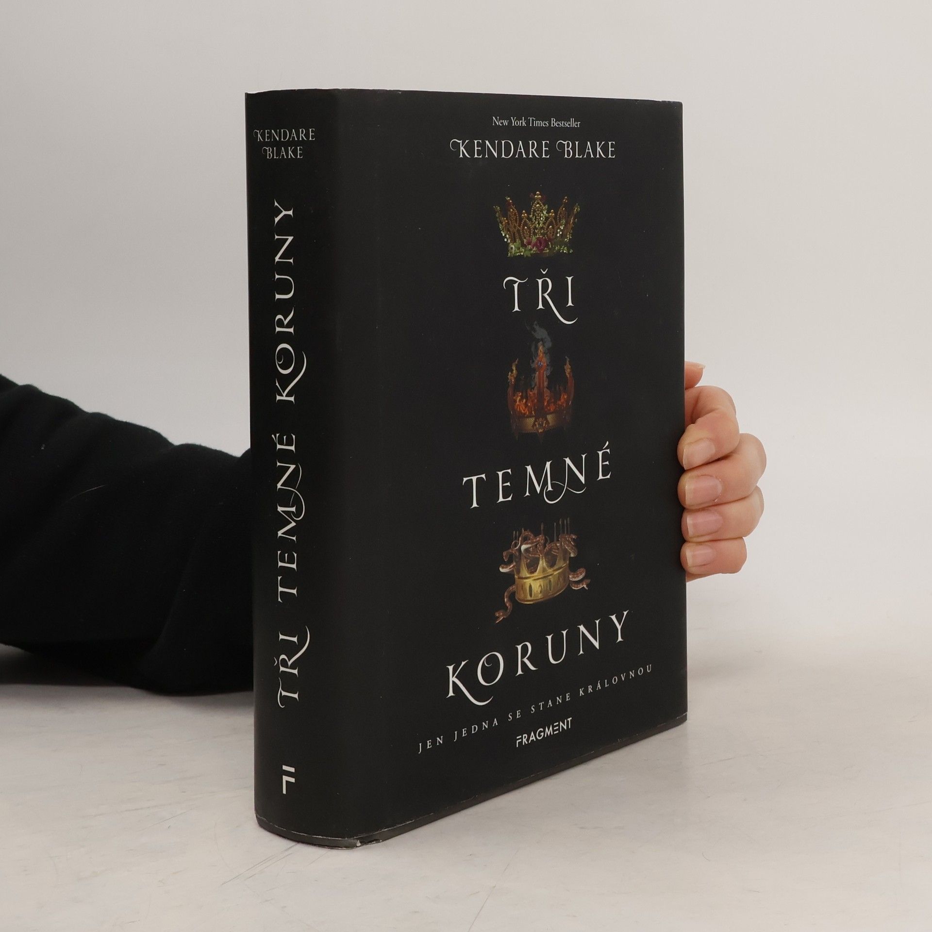 Kendare Blake Tři temné koruny