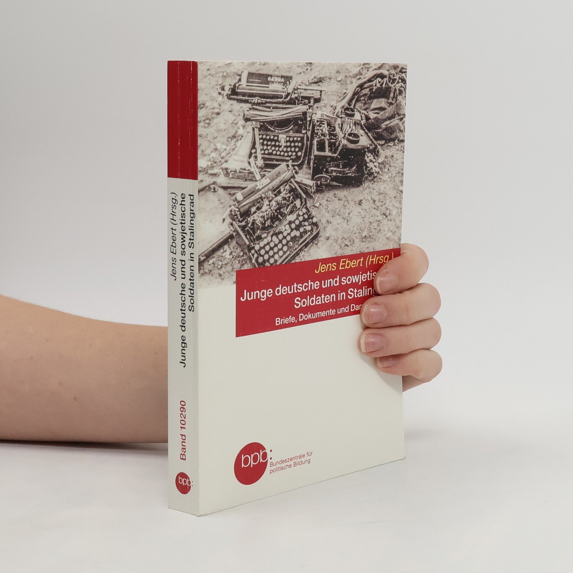 Junge deutsche und sowjetische Soldaten in Stalingrad