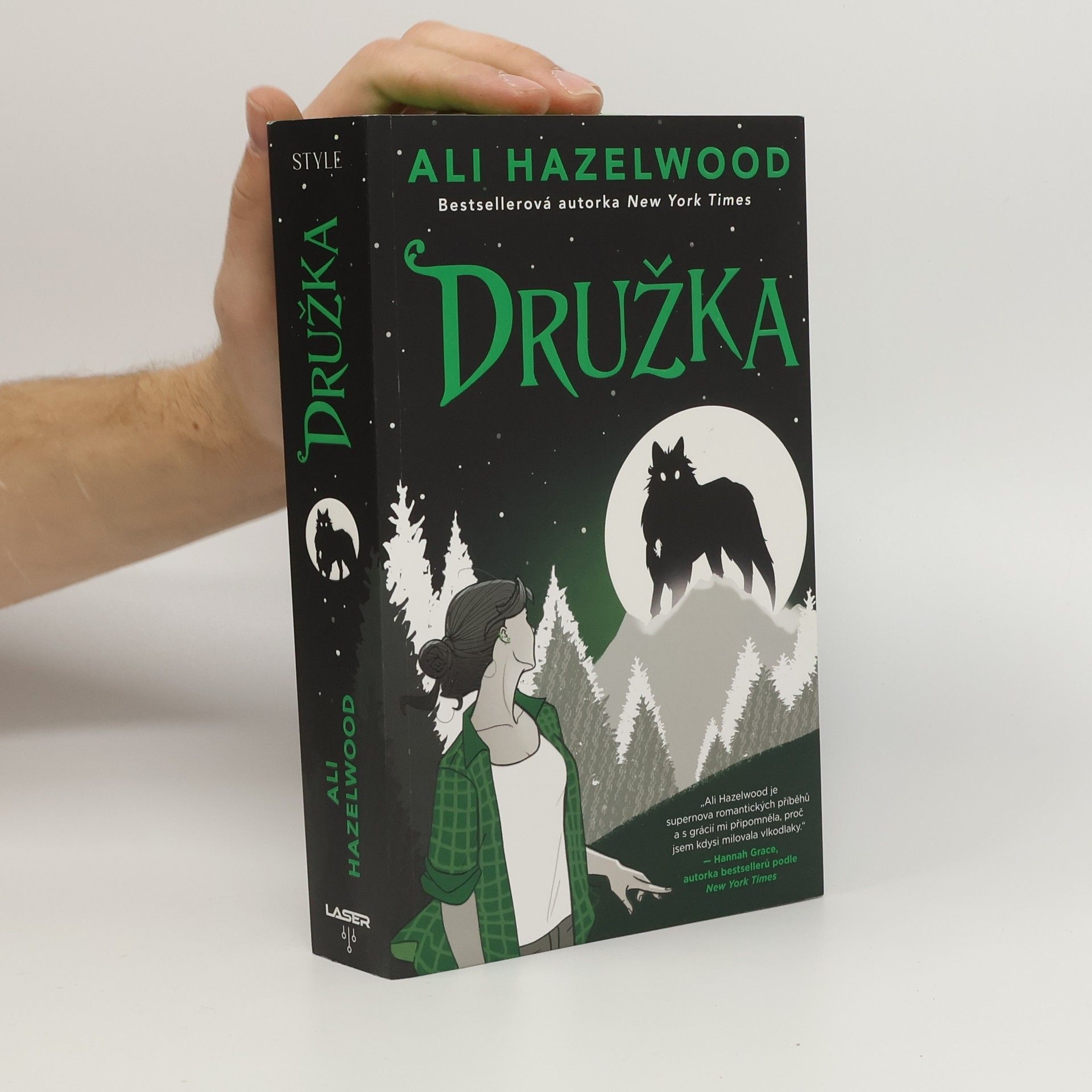 Ali Hazelwood Družka