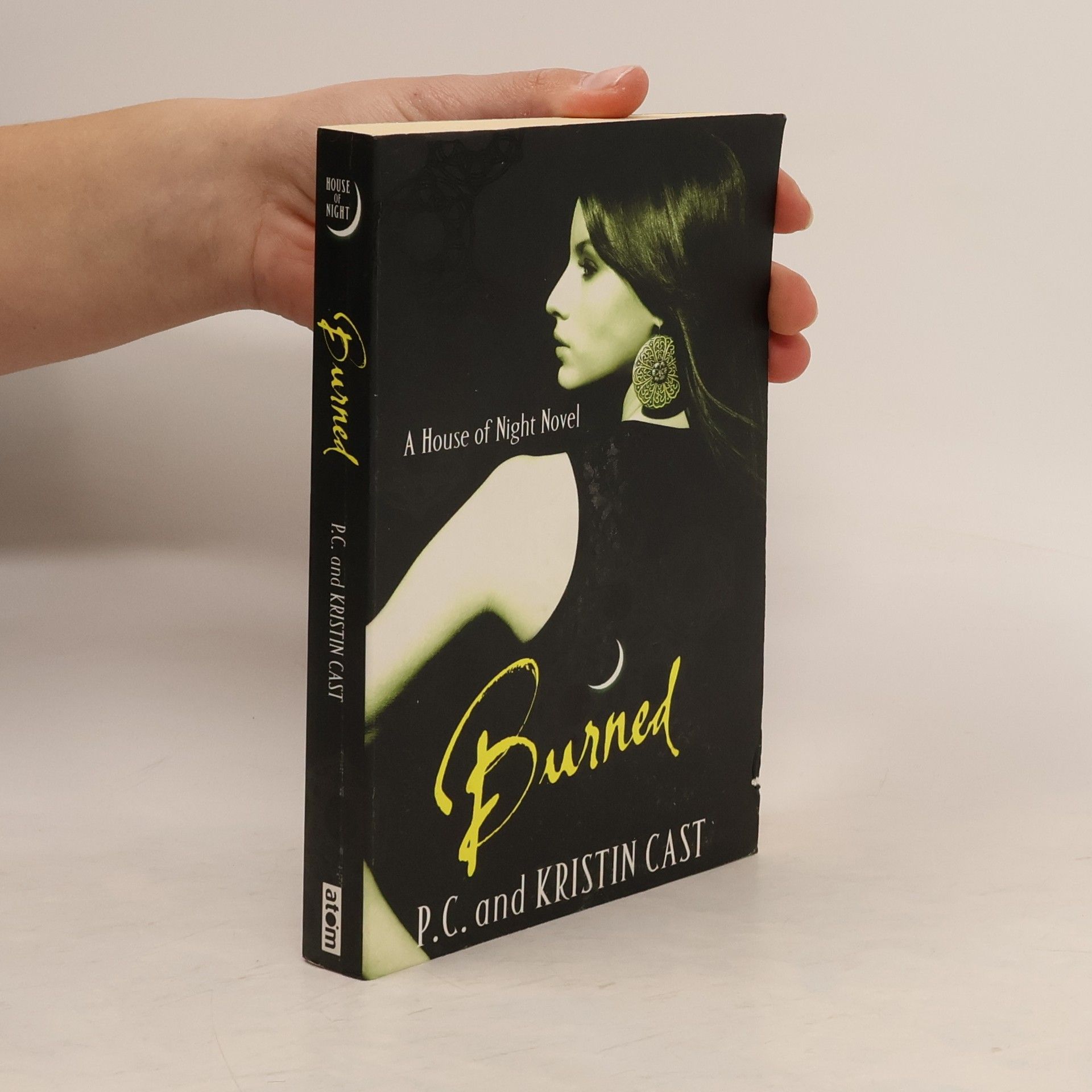 Phyllis Christine Cast Burned : A house of night novel