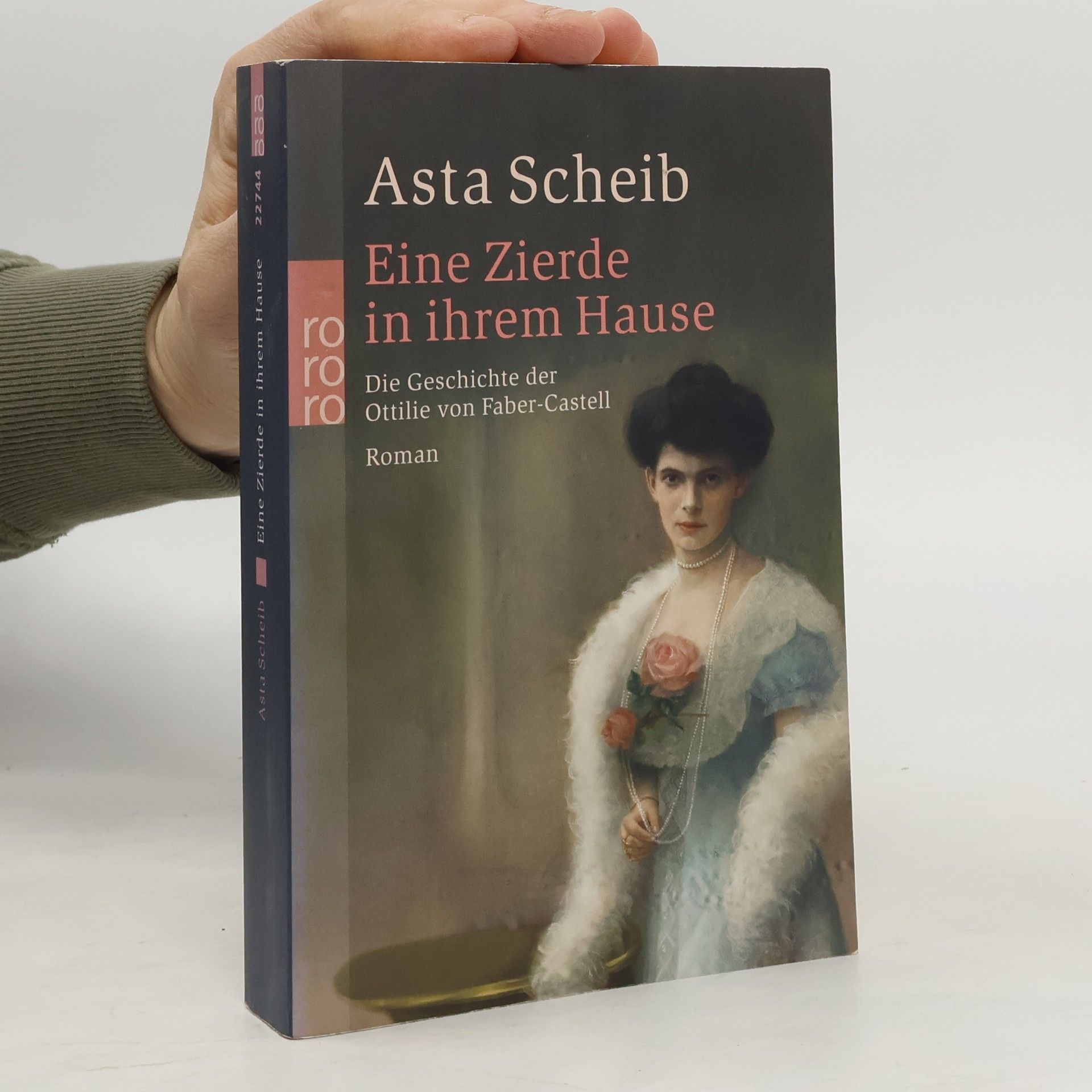 Eine Zierde in ihrem Hause