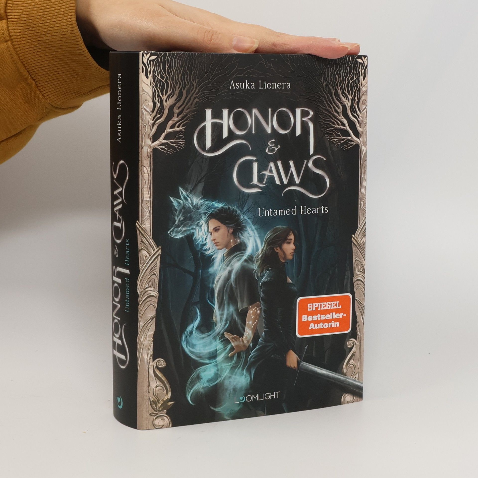 Asuka Lionera Honor & Claws 1: Untamed Hearts