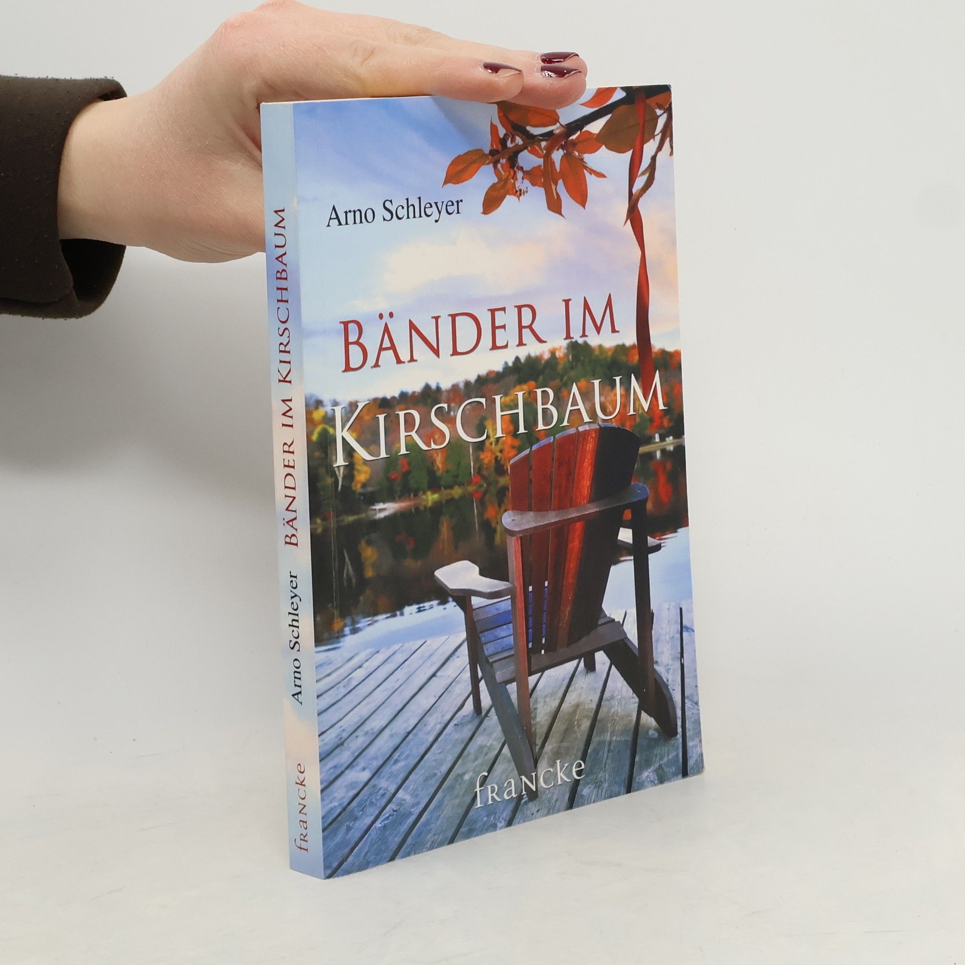 Bänder im Kirschbaum