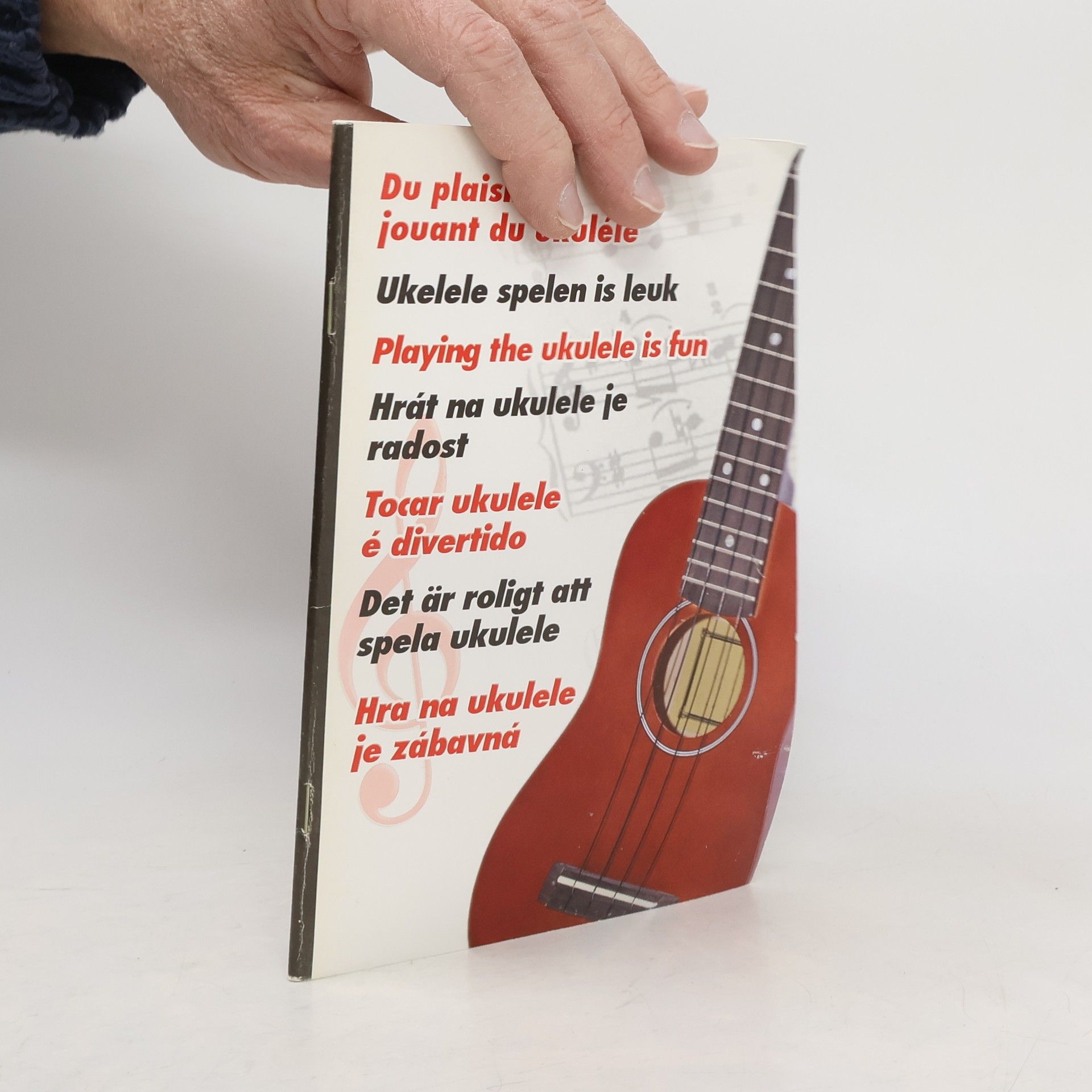 Auteurscollectief ¡Tocar el ukelele es divertido! = Tocar ukulele é divertido = Gra na ukulele do przyjemności = Hrát na ukulele je radost = Hra na ukulele je zábavná