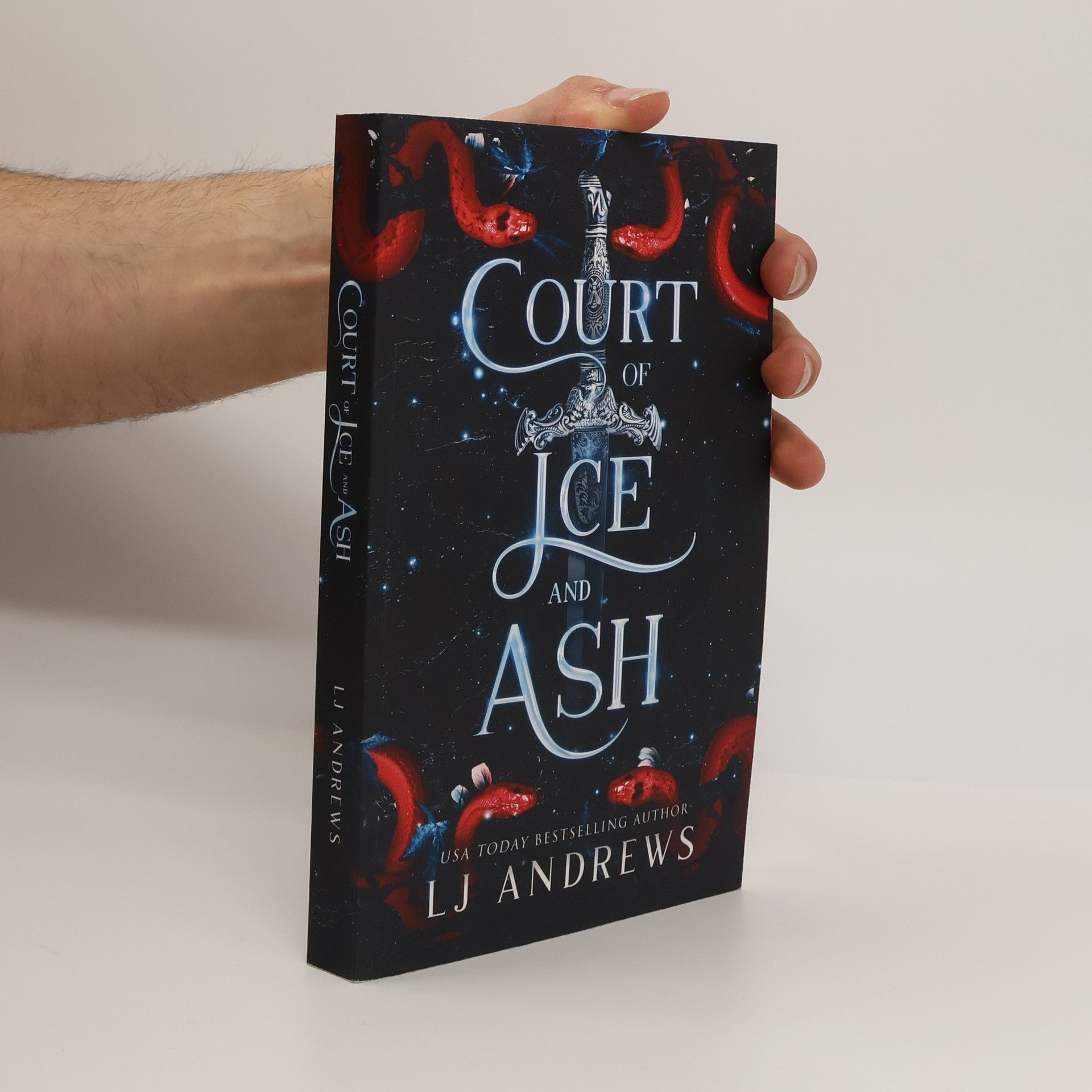 L. J. Andrews The Broken Kingdoms - 2: Court of Ice and Ash