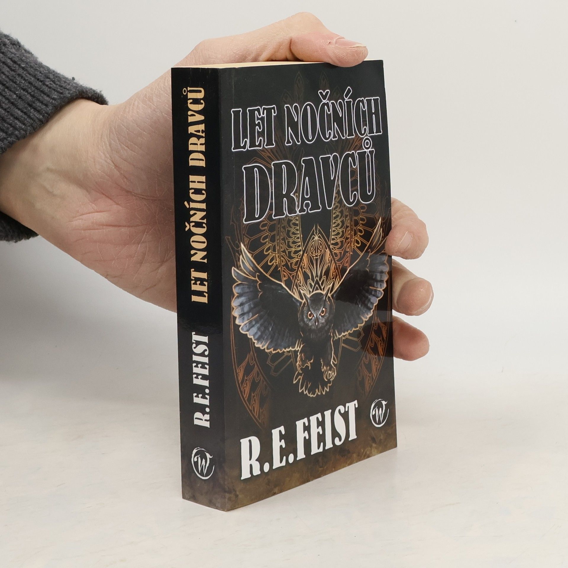 Raymond E. Feist Let nočních dravců