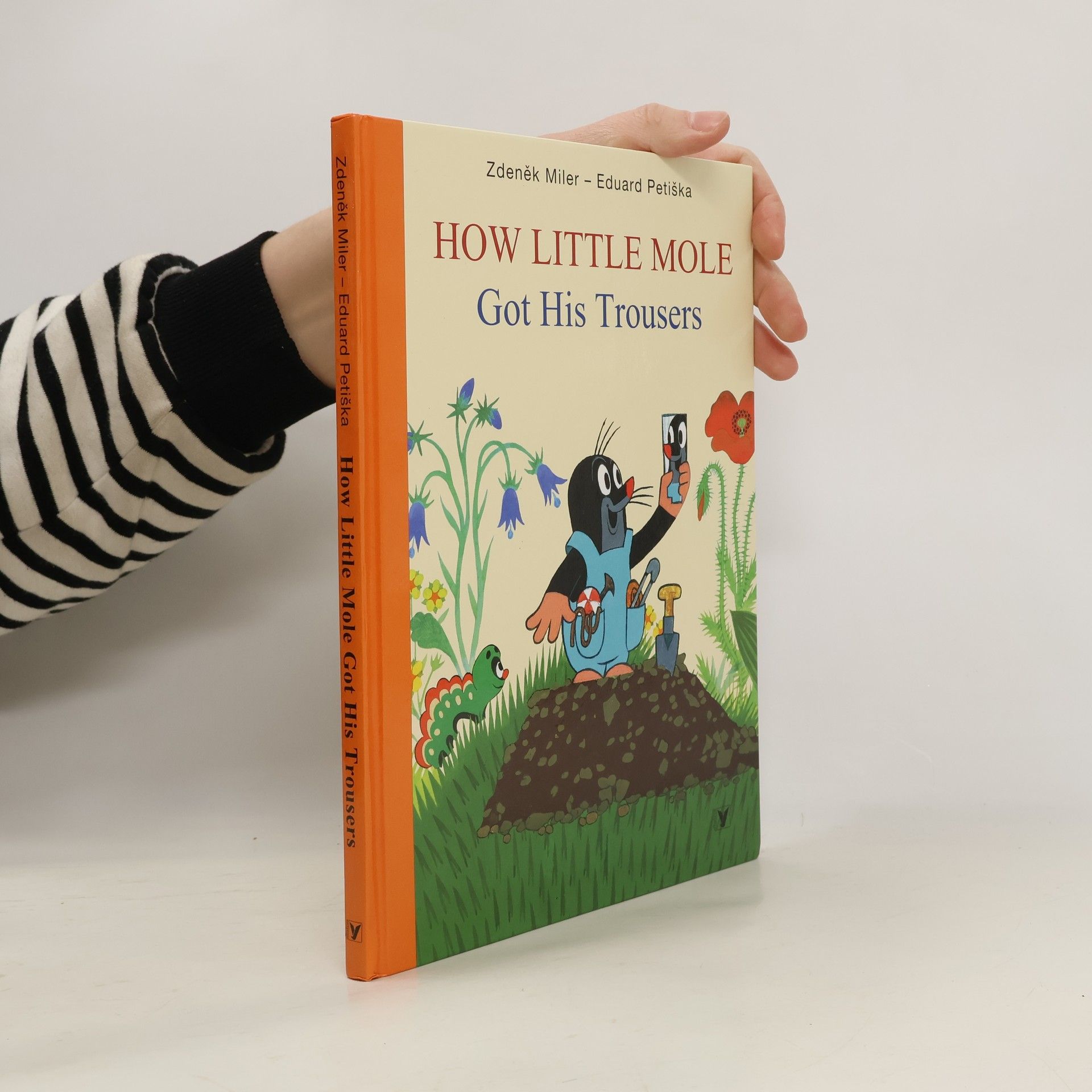 Zdeněk Miler How Little Mole Got His Trousers (Jak krtek ke kalhotkám přišel)