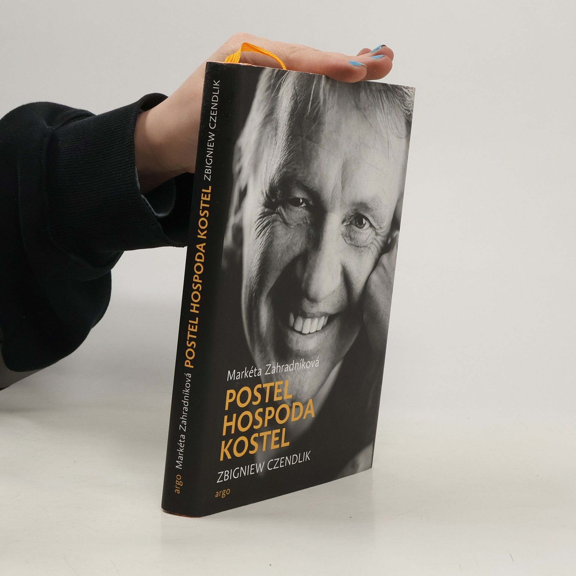 Zbigniew Czendlik Postel, hospoda, kostel