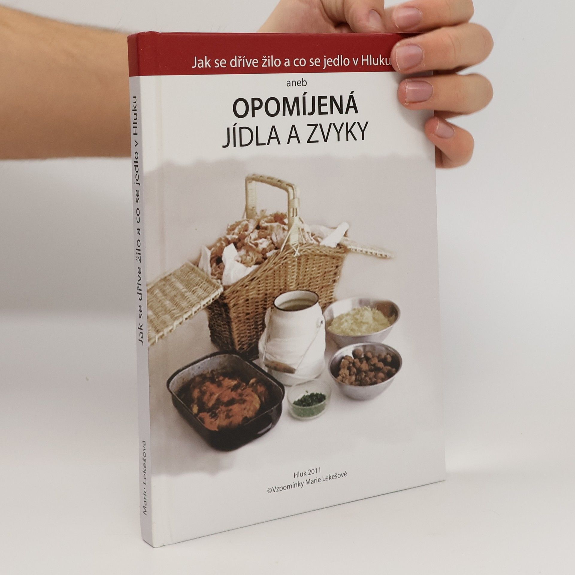Marie Lekešová Jak se dříve žilo a co se jedlo v Hluku aneb opomíjená jídla a zvyky