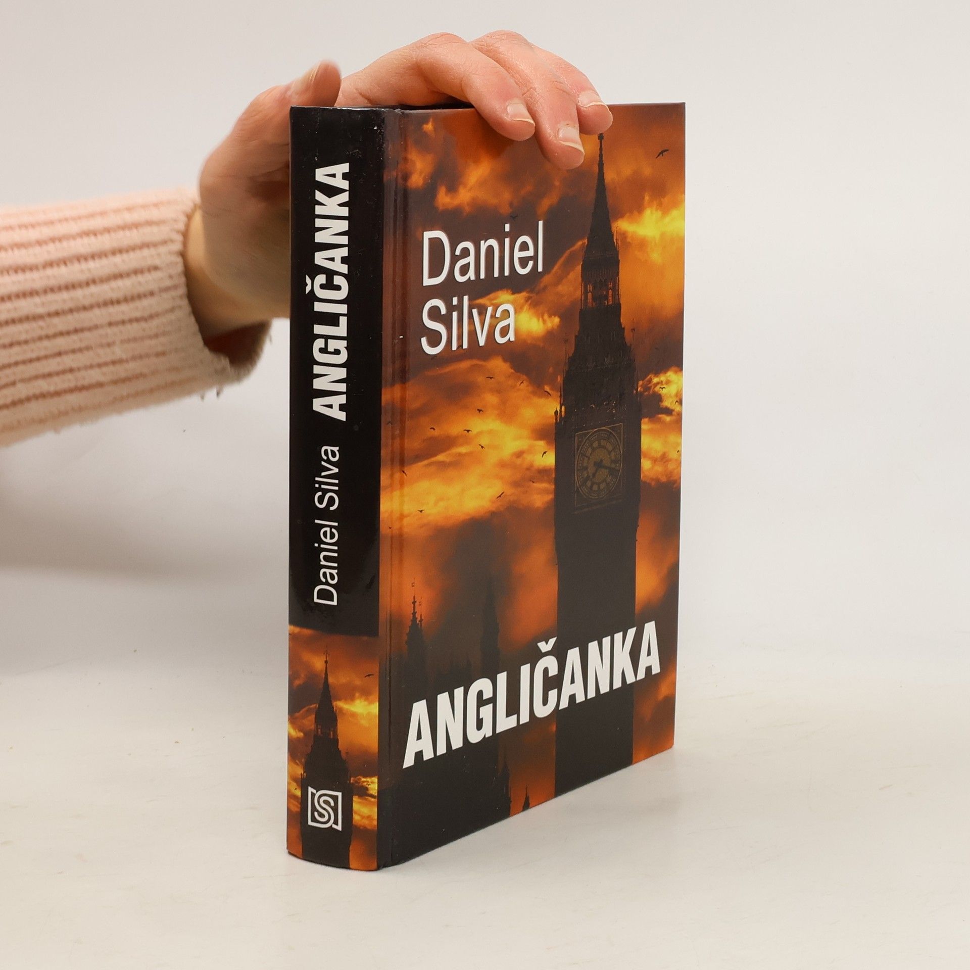 Daniel Silva Angličanka