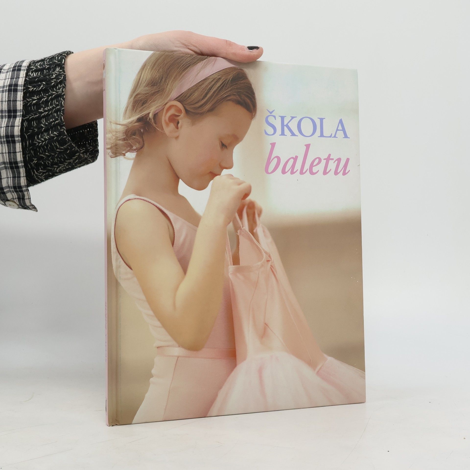 Naia Bray Moffatt Škola baletu : naučte se tančit s žáky britské Central school of ballet