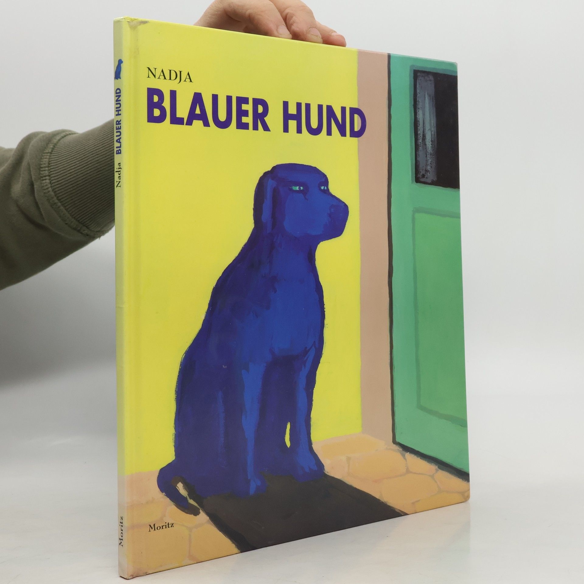 Nadja Blauer Hund