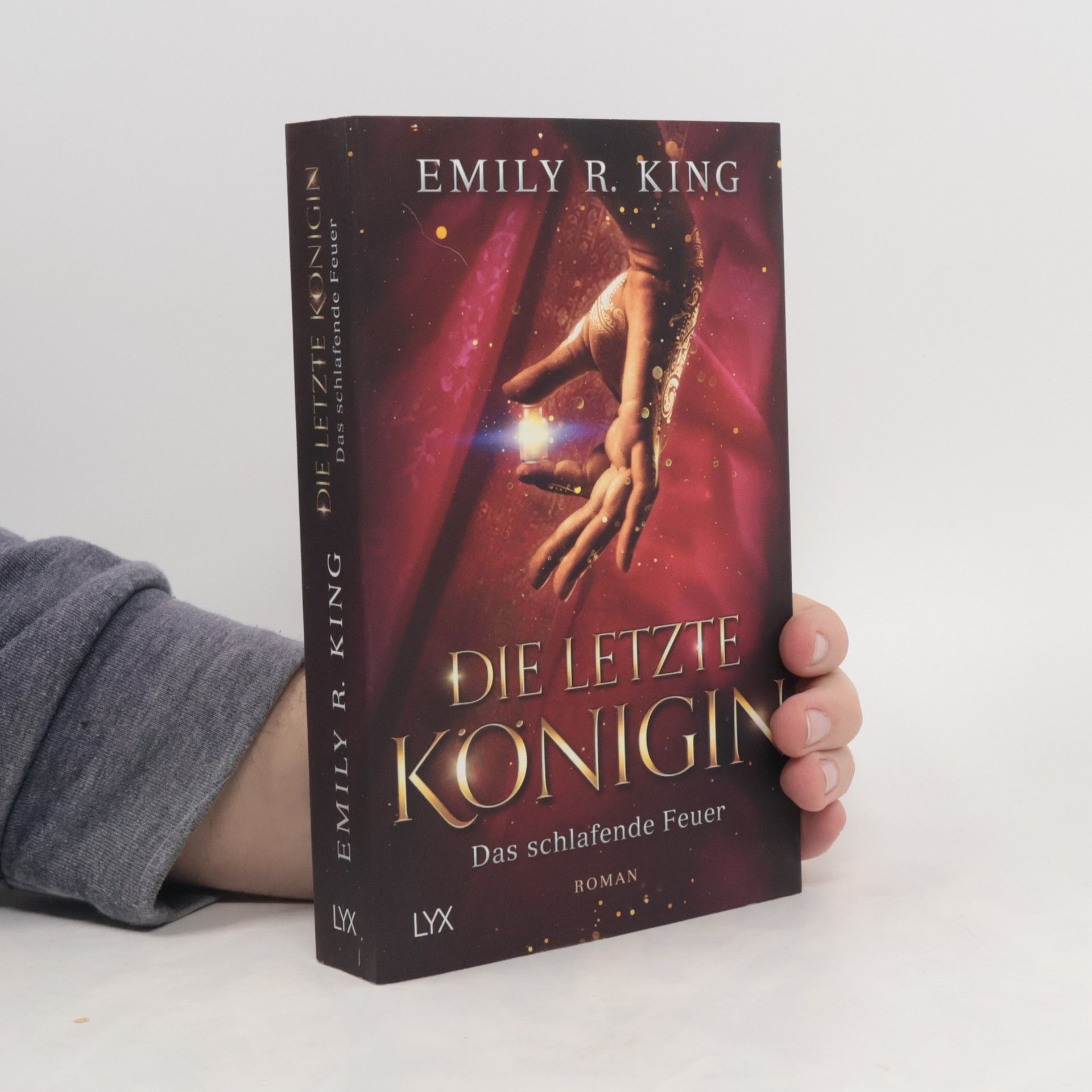 Emily R. King Das schlafende Feuer