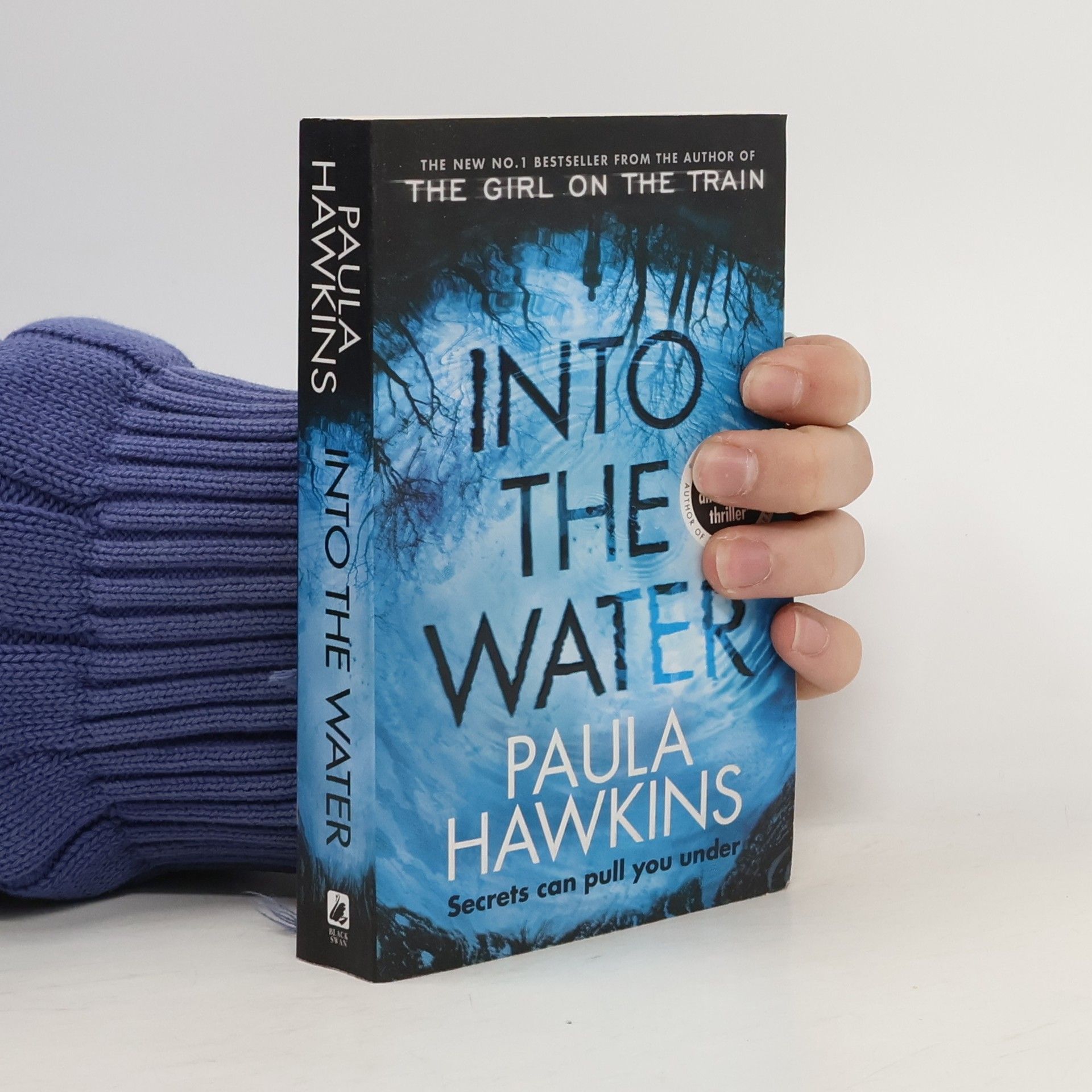 Paula Hawkins Into the Water
