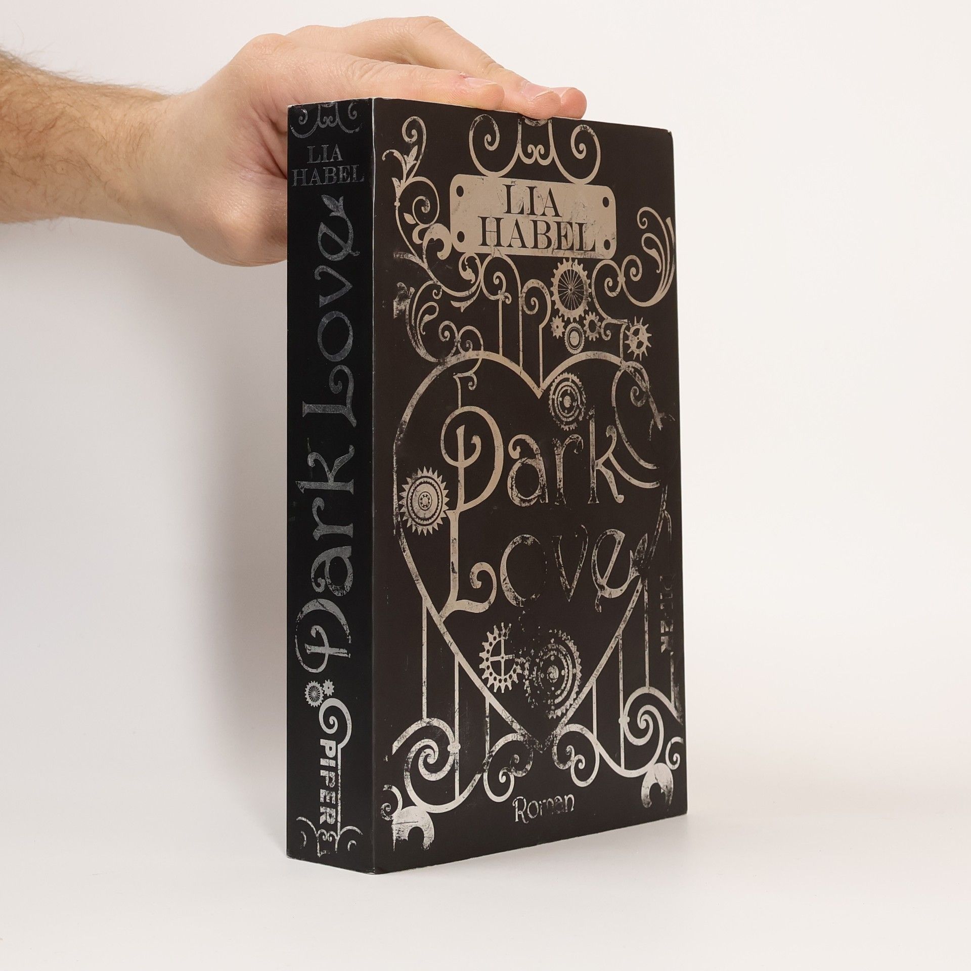Lia Habel Dark Love