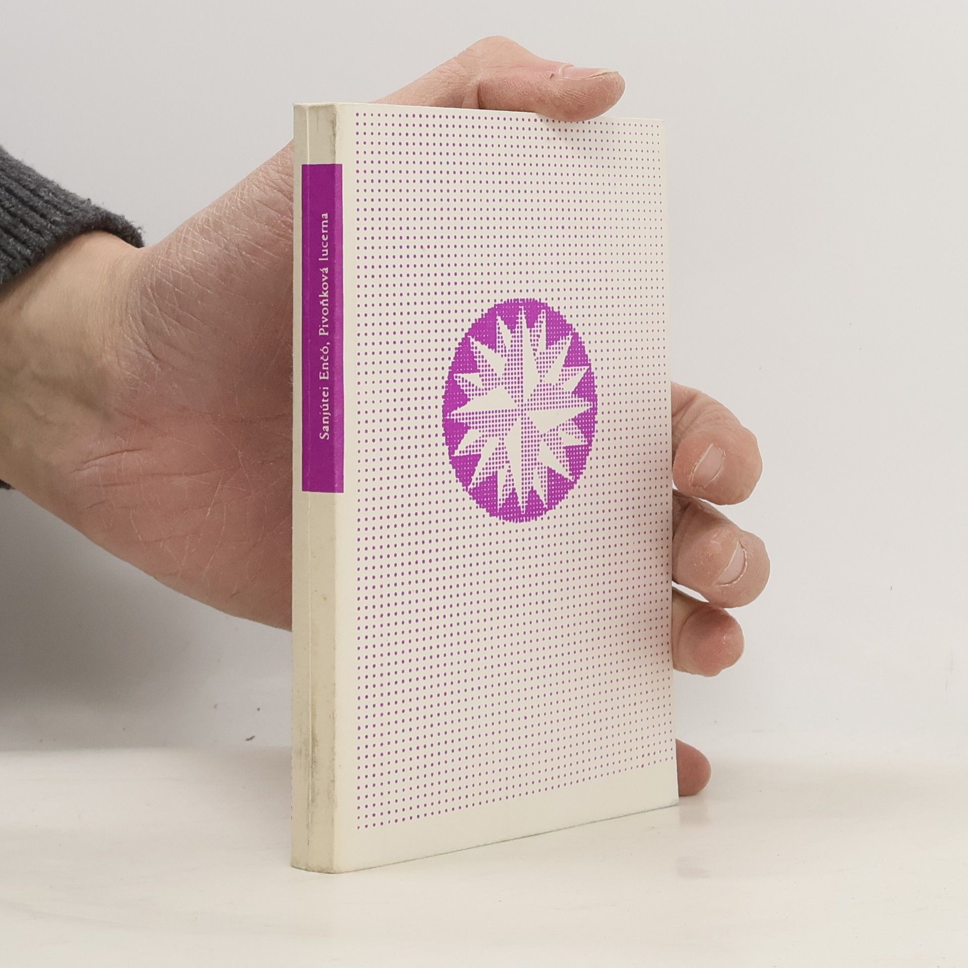 Enčó Sanjútei Pivoňková lucerna