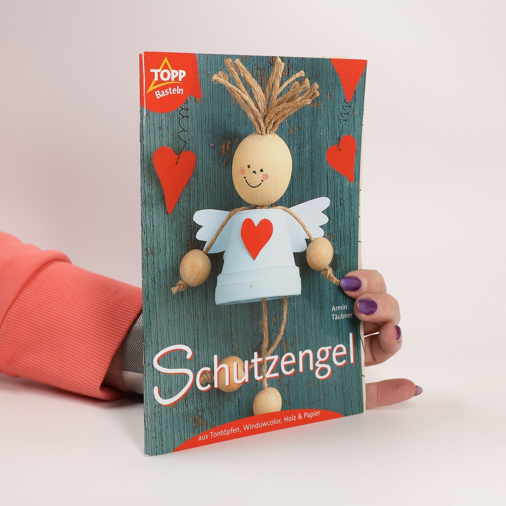 Daniel Täubner Schutzengel aus Tontöpfen, Windowcolor, Holz & Papier