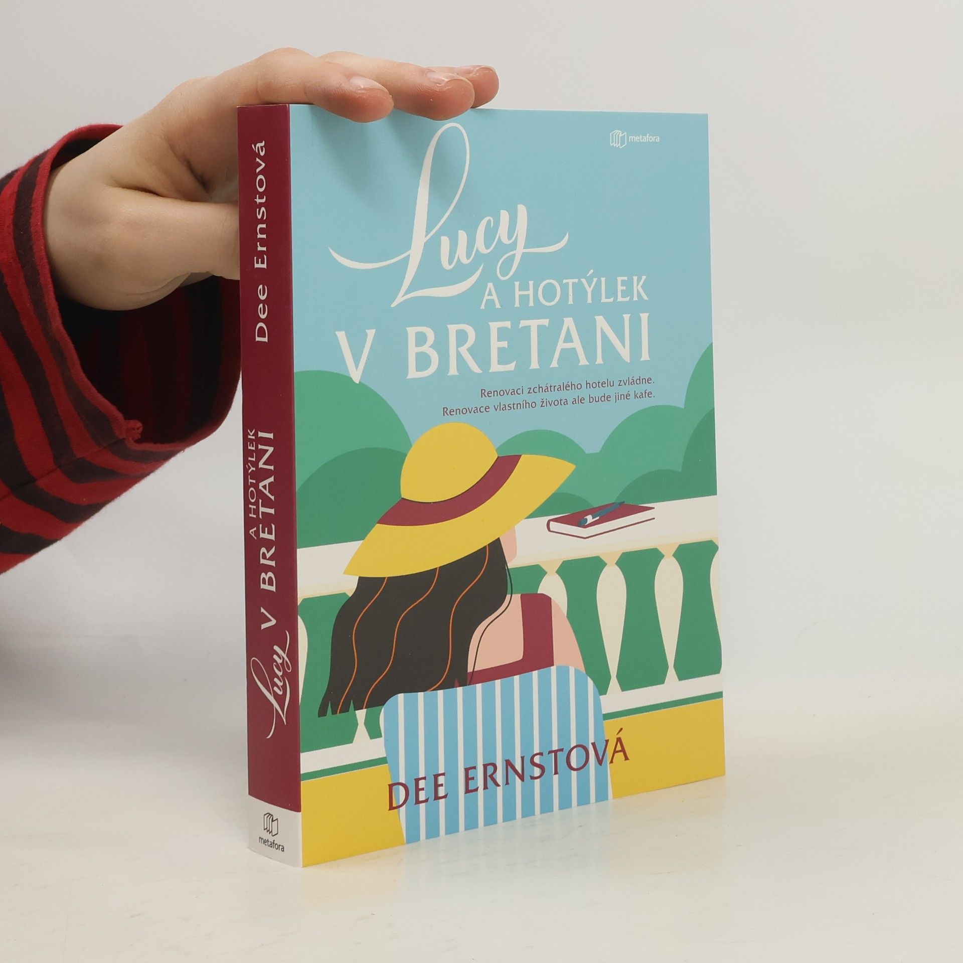 Dee Ernst Lucy a hotýlek v Bretani