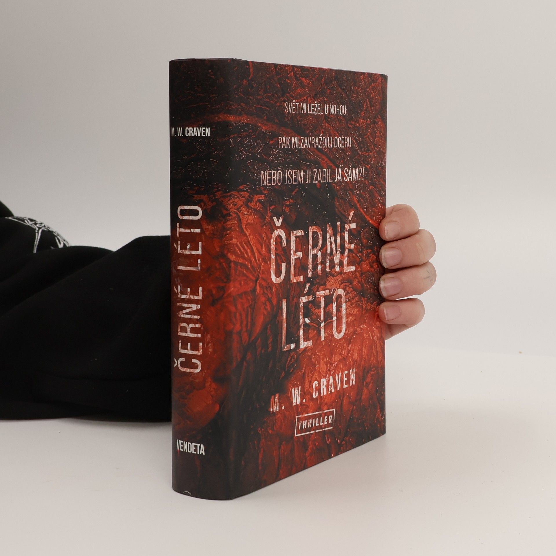 M. W. Craven Černé léto
