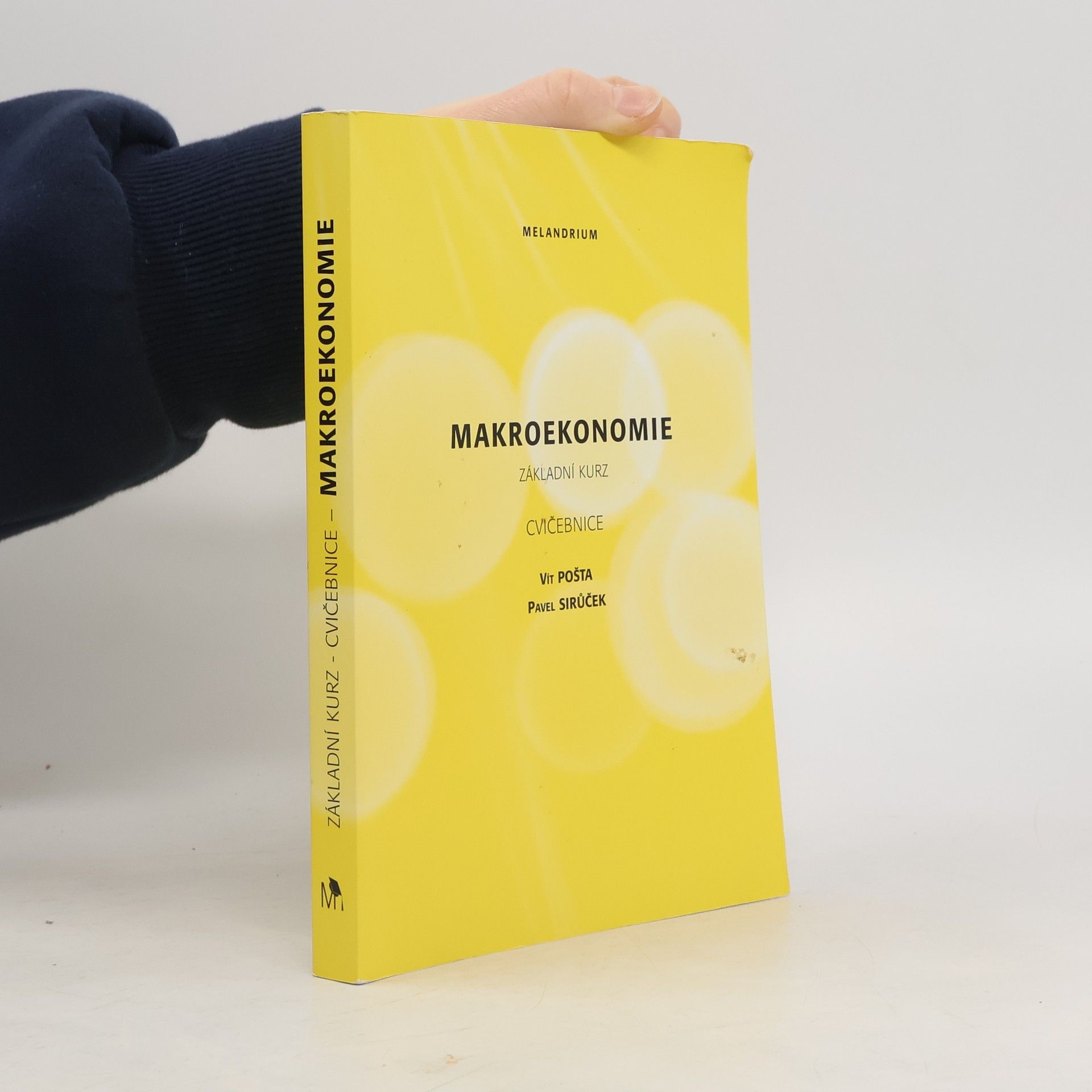 Vít Pošta Makroekonomie: Základní kurz