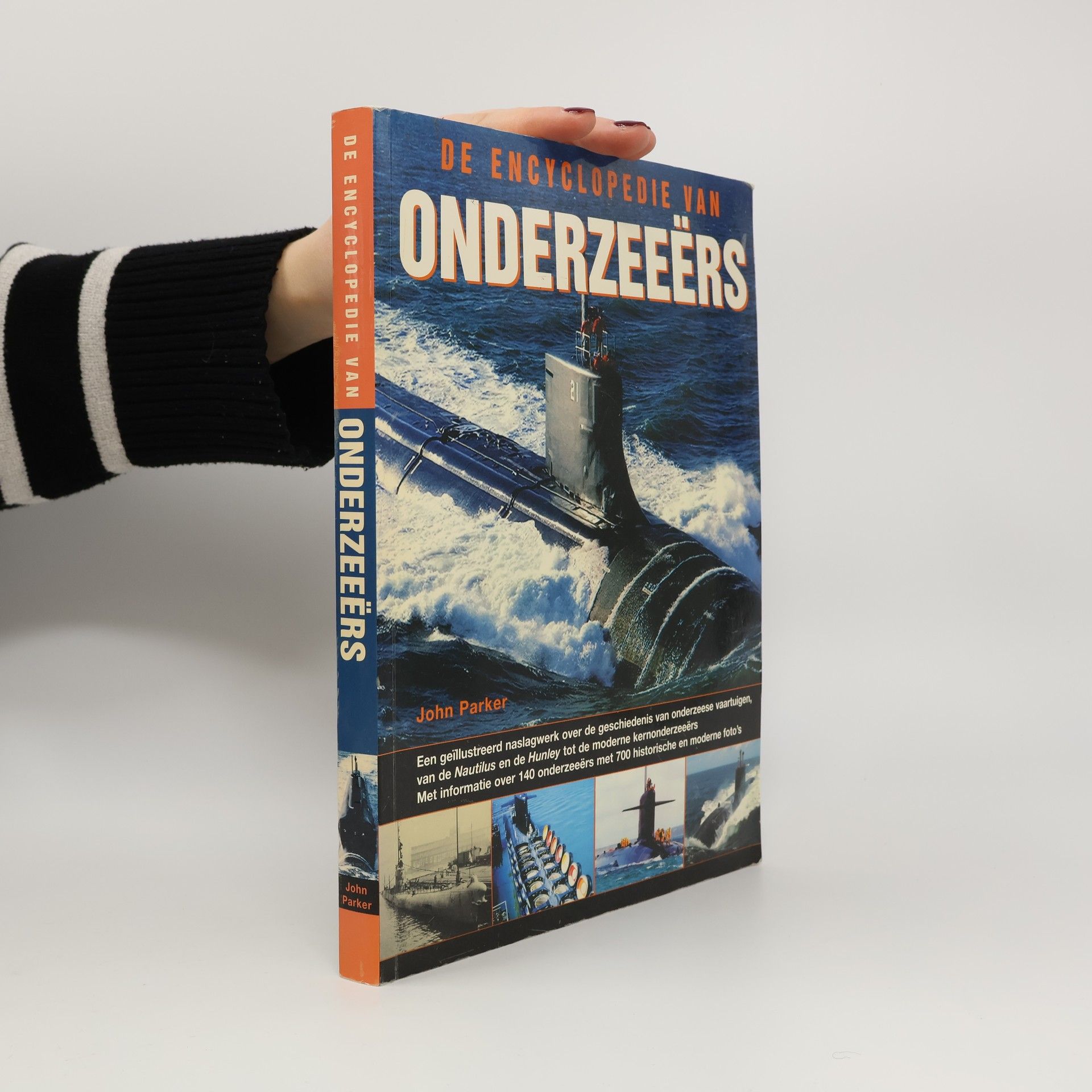 Encyclopedie van onderzeeërs. Een geïllustreerd naslagwerk over de geschiedenis van onderzeese vaartuigen van de Nautilus en de Hunley tot de moderne kernonderzeeërs. Met informatie over 140 onderzeeërs met 700 historische en moderne foto's