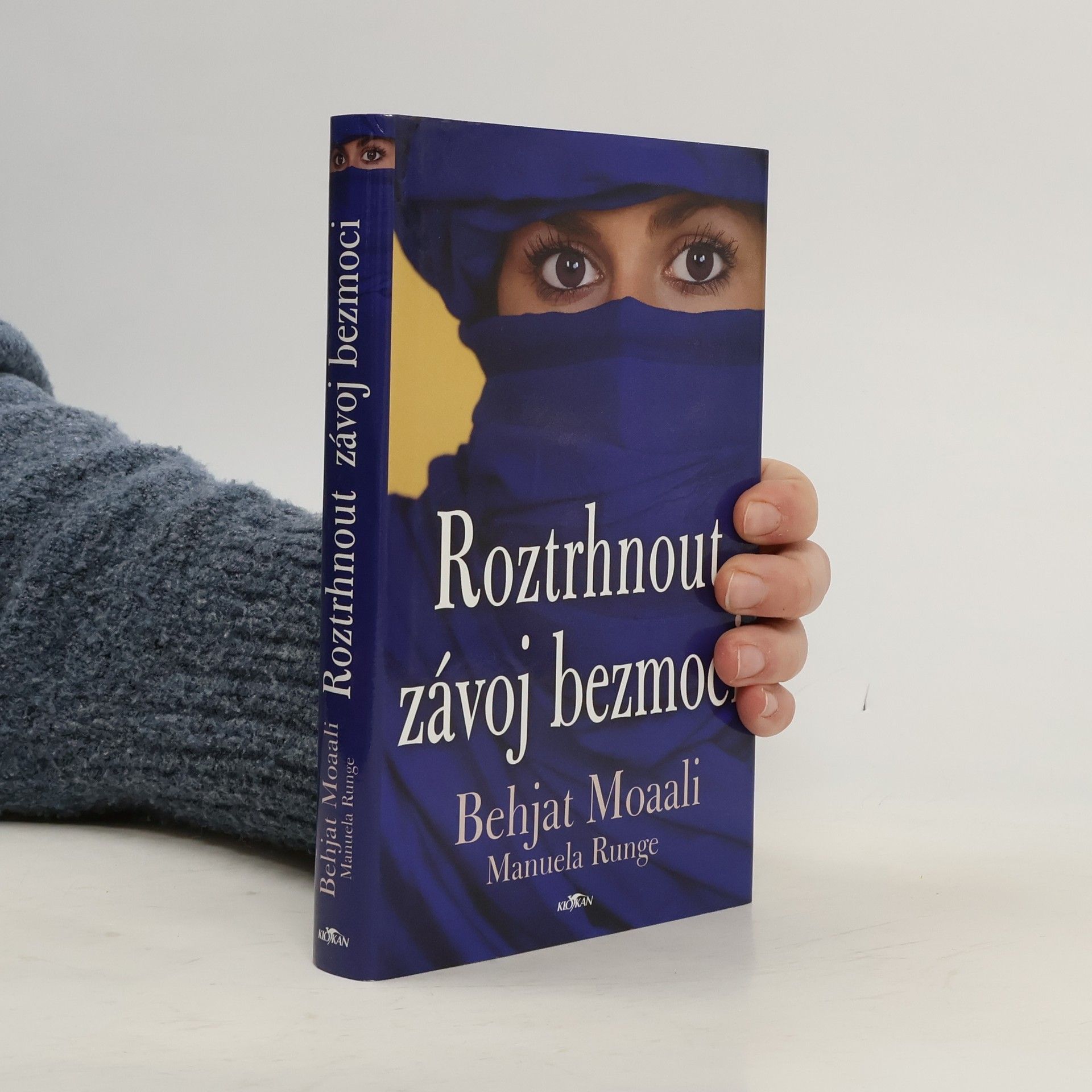Roztrhnout závoj bezmoci